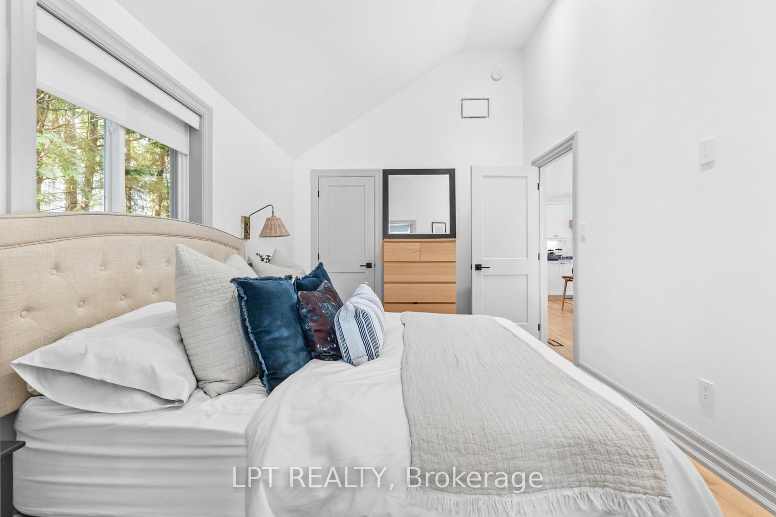 131 Maple Avenue photo 16
