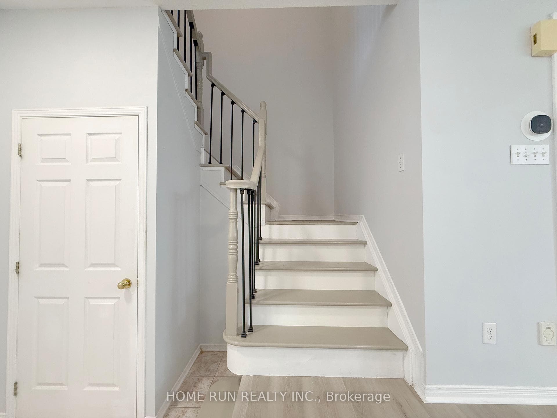95 Hemlo Crescent photo 5