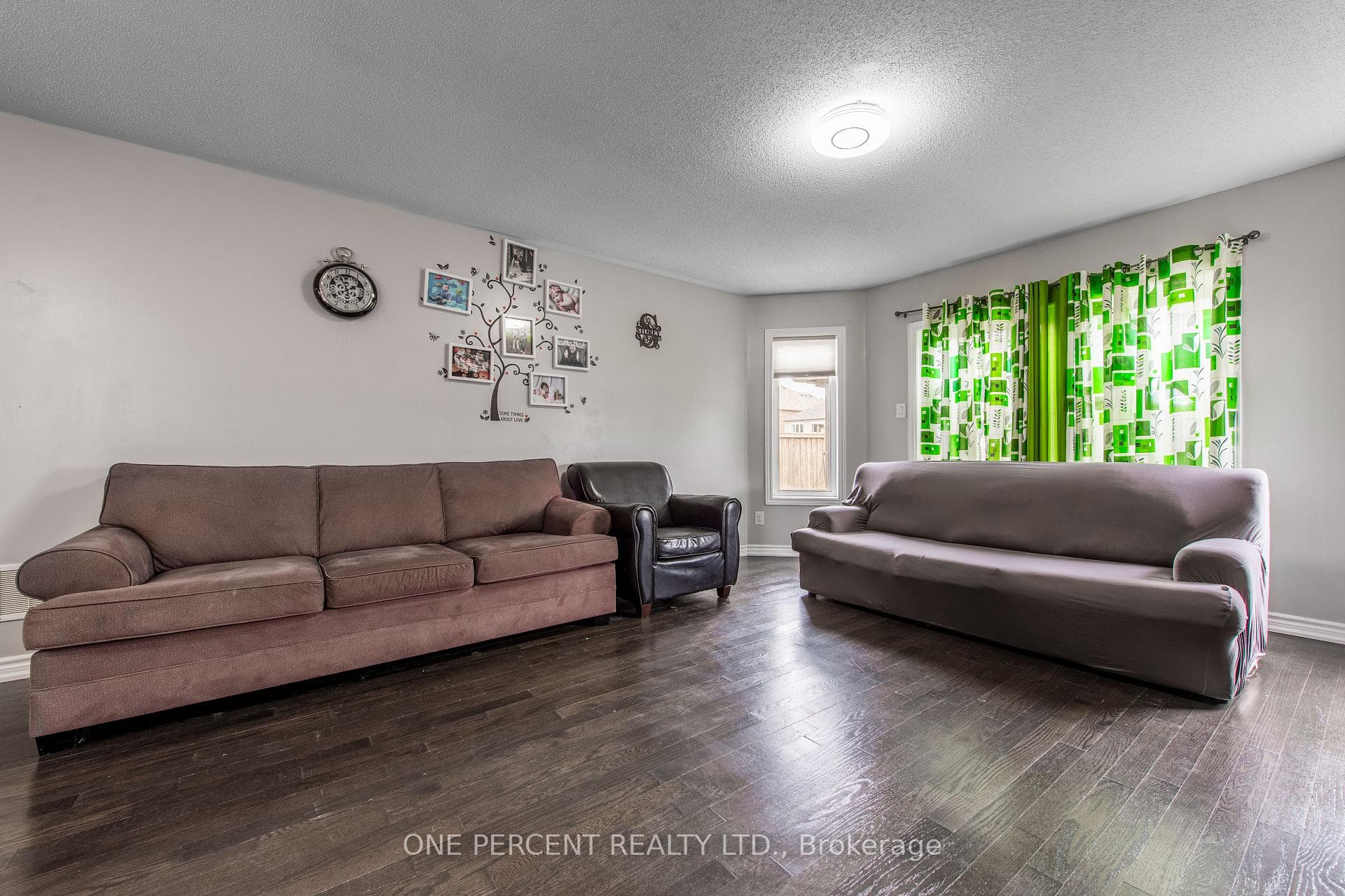 360 Armstrong Street photo 8