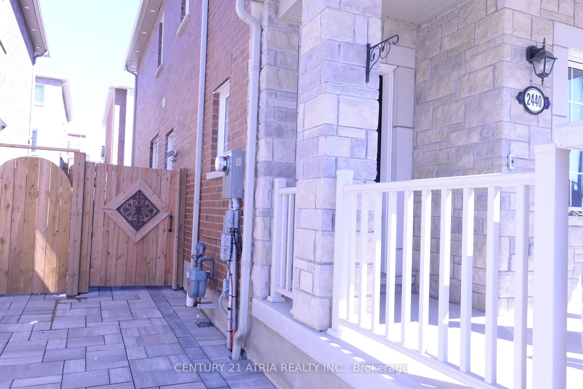 2440 Moonlight Crescent photo 3