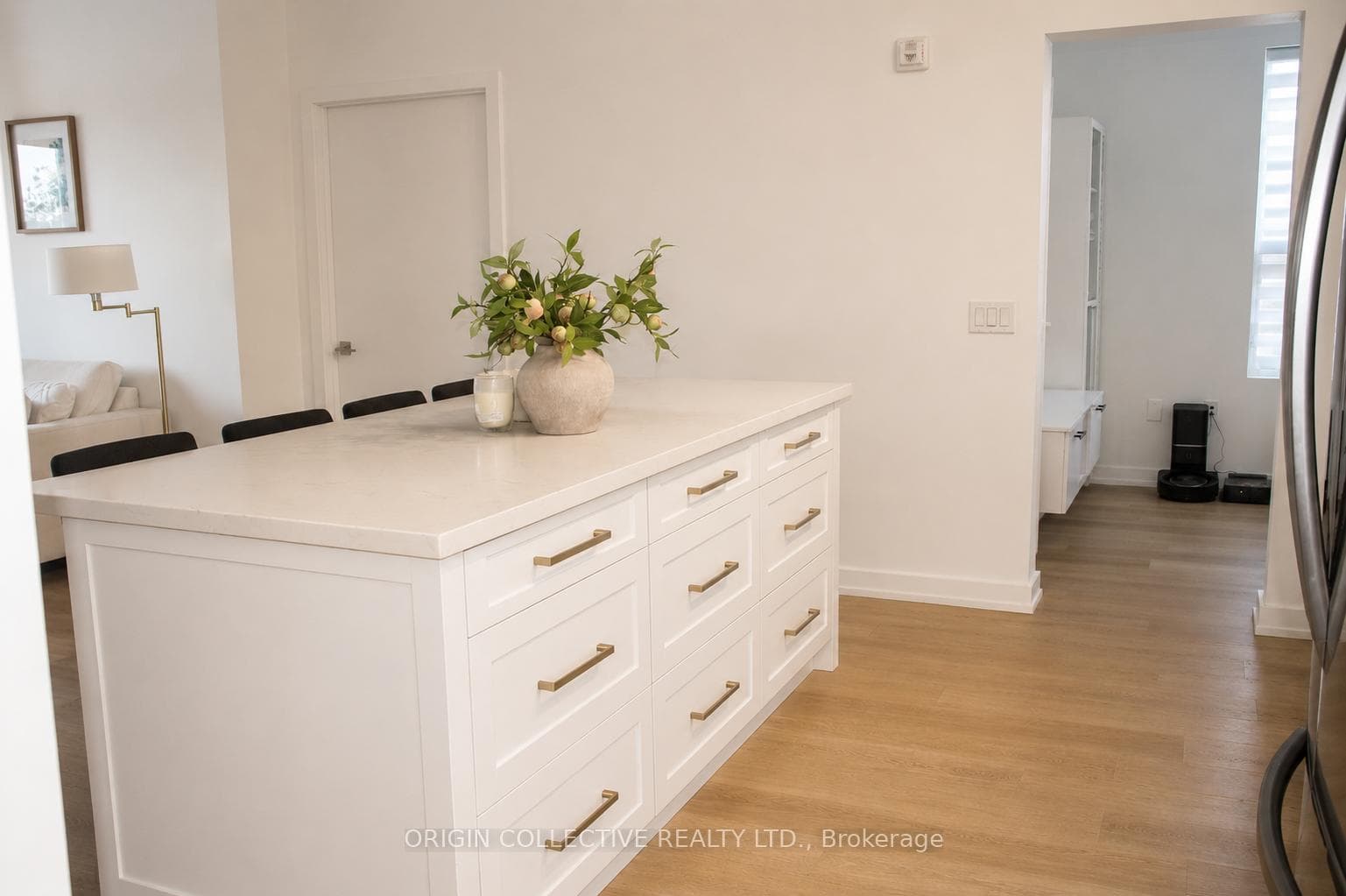 430 Essa Road Unit 206 photo 5