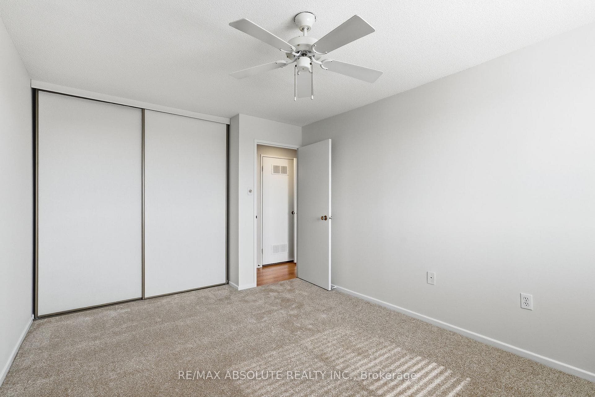 915 Elmsmere Road Unit 1010 photo 22