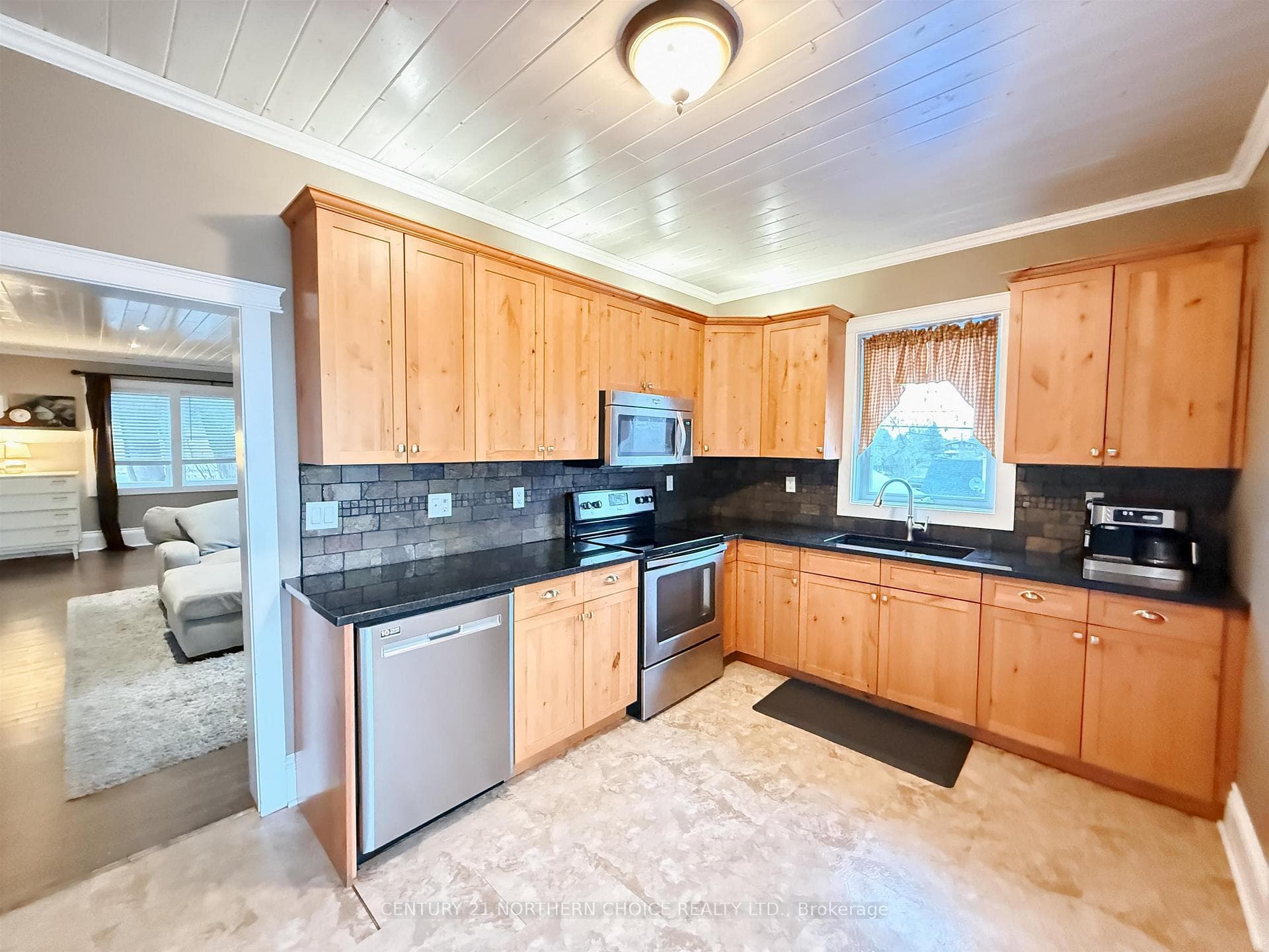 403 May Avenue photo 11
