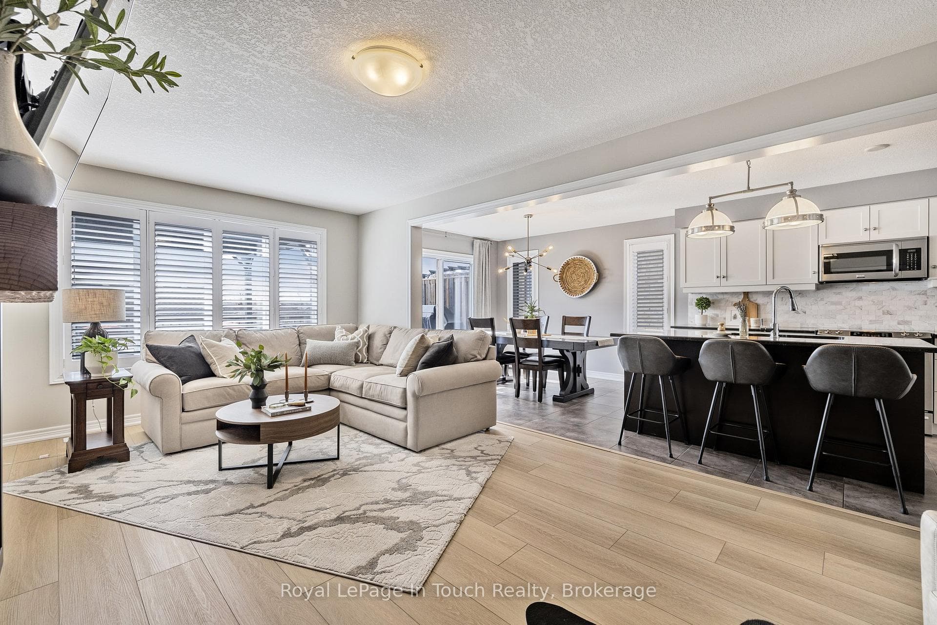 26 Oakes Crescent photo 10