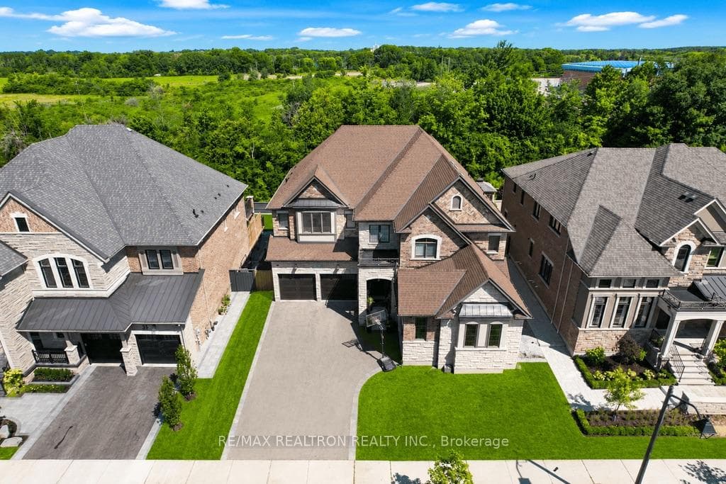 26 Sir Henry Court photo 41