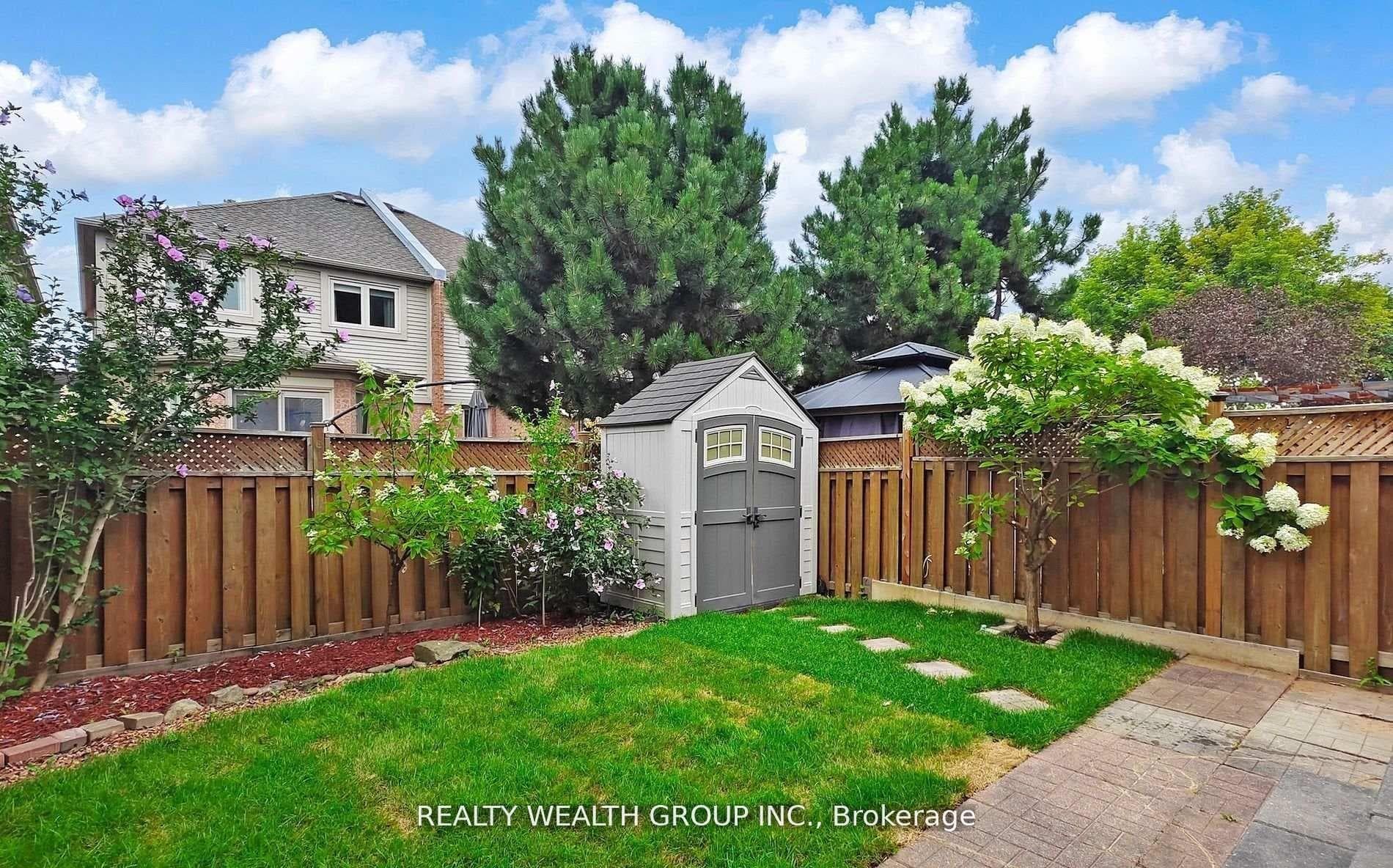 11 Birchcliffe Drive photo 50