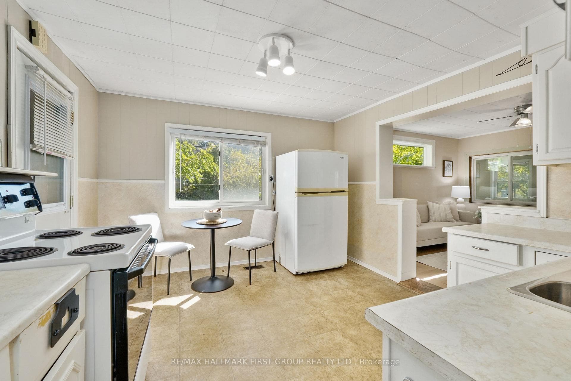 446 Ontario Street photo 21