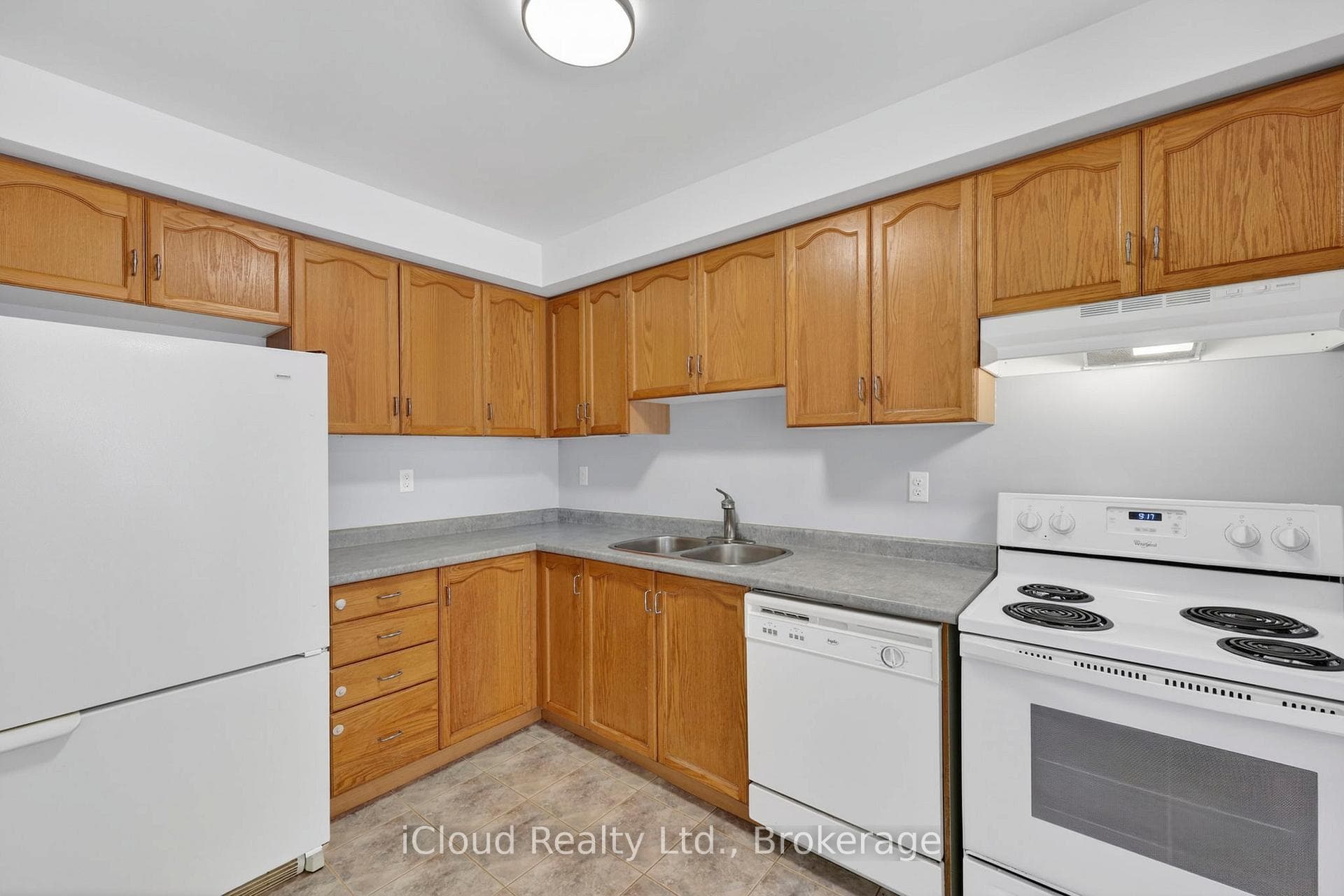 152 Pickett Crescent photo 9