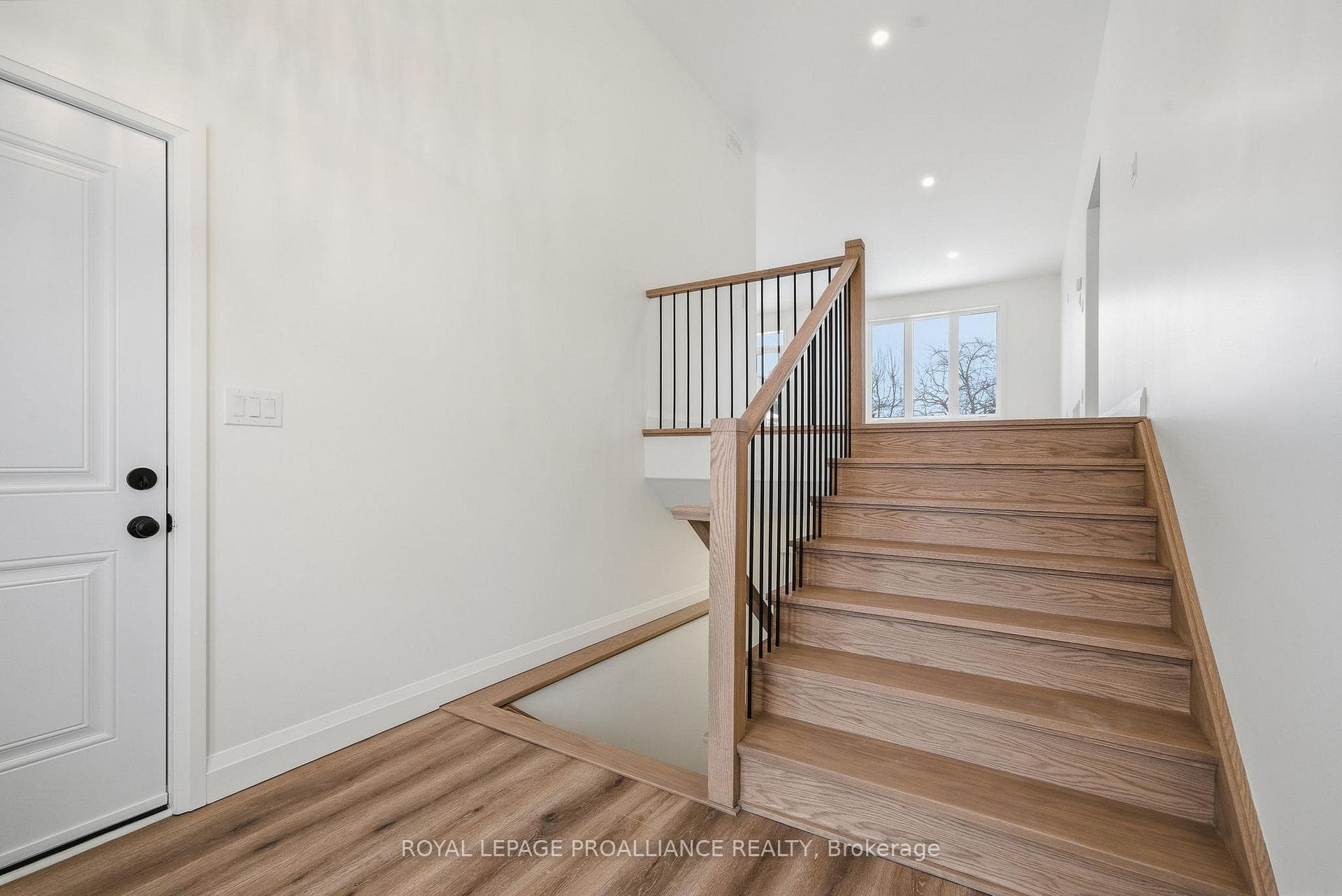 152 Bay Street photo 5