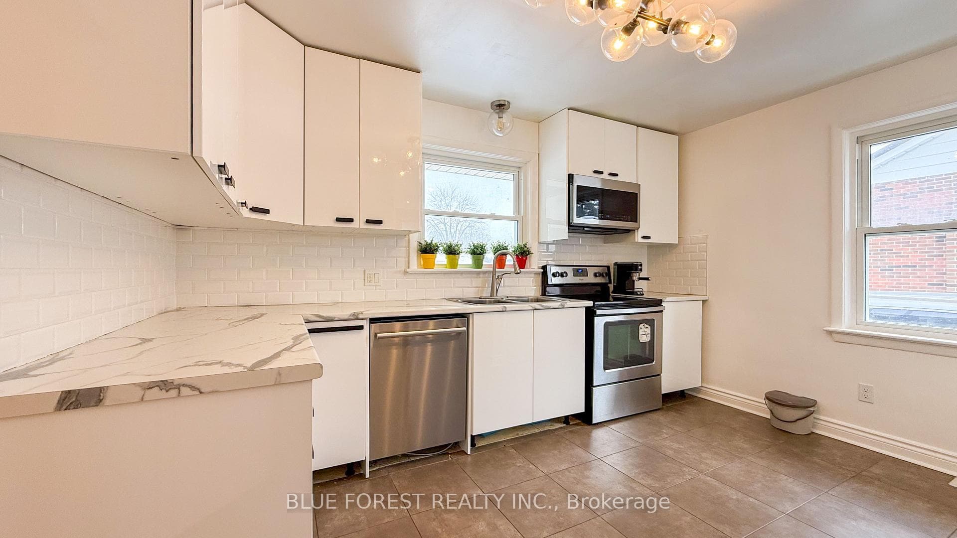 35 Tweedsmuir Avenue photo 13