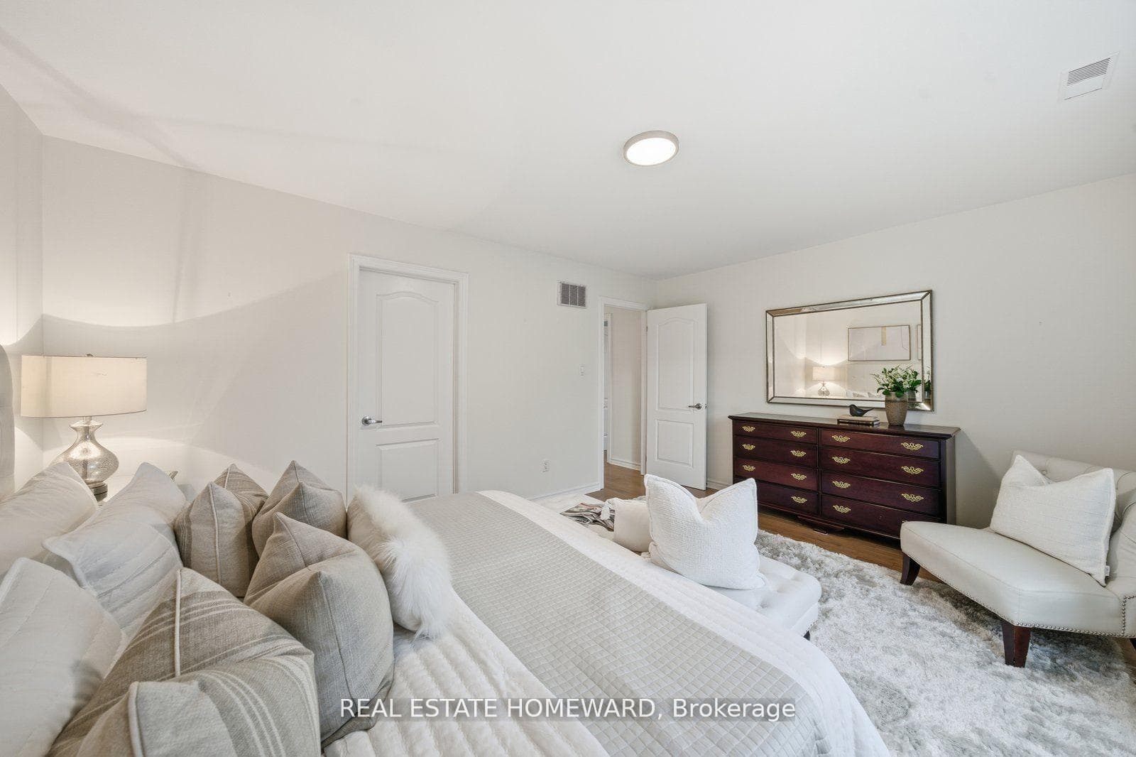 30 Lynn Road photo 19