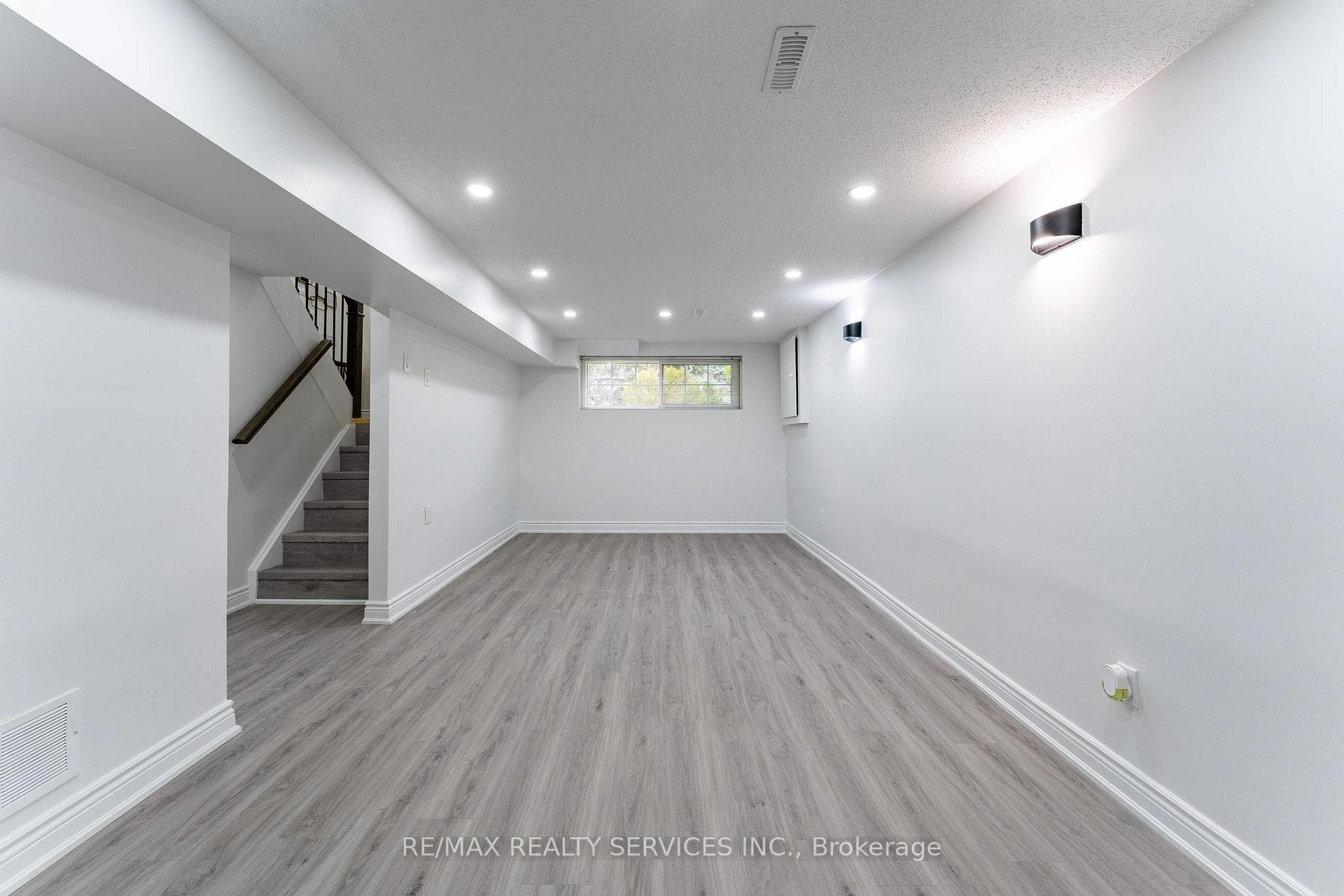 1301 Janina Boulevard photo 24