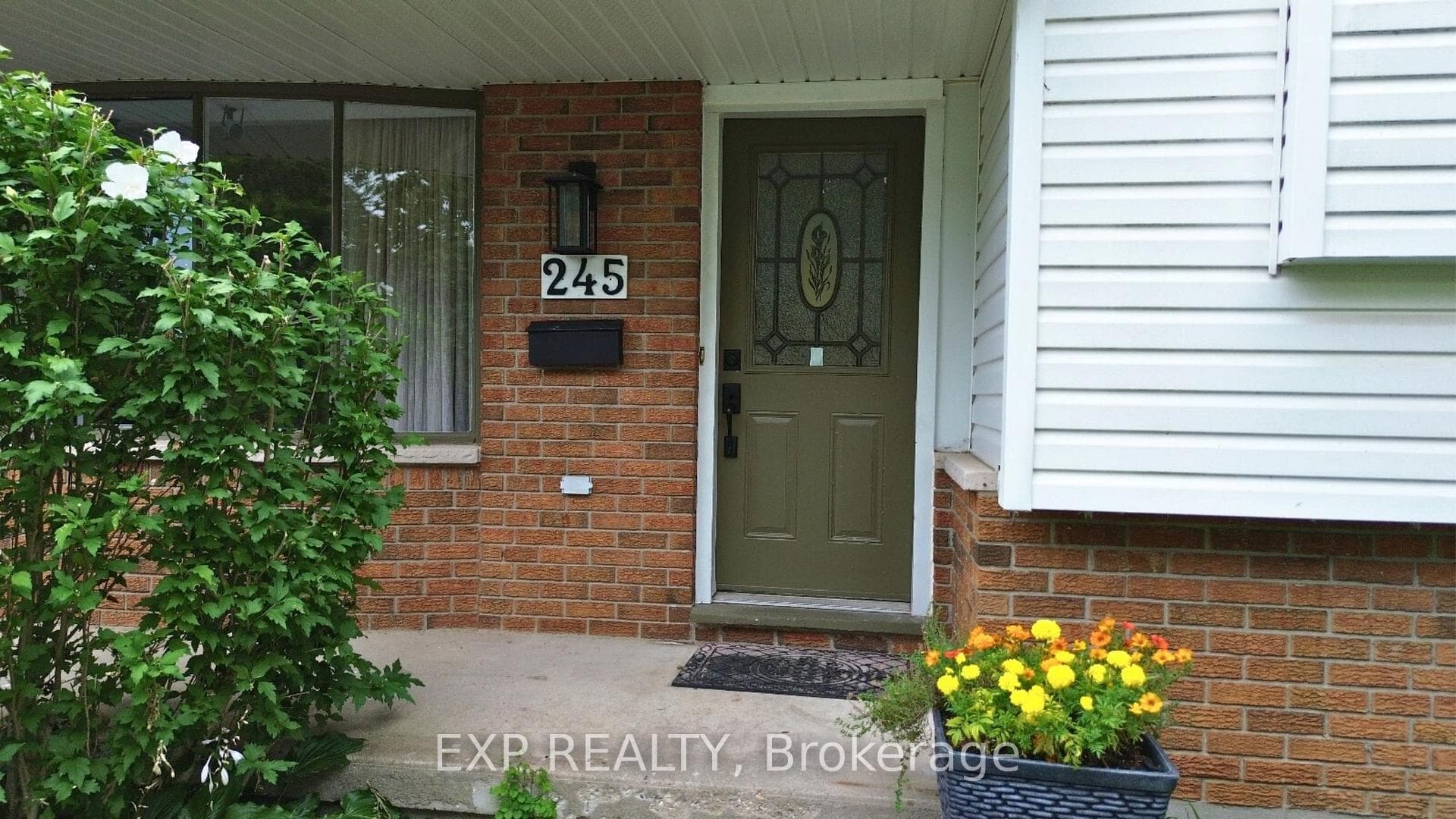 245 Millbank Drive photo 6