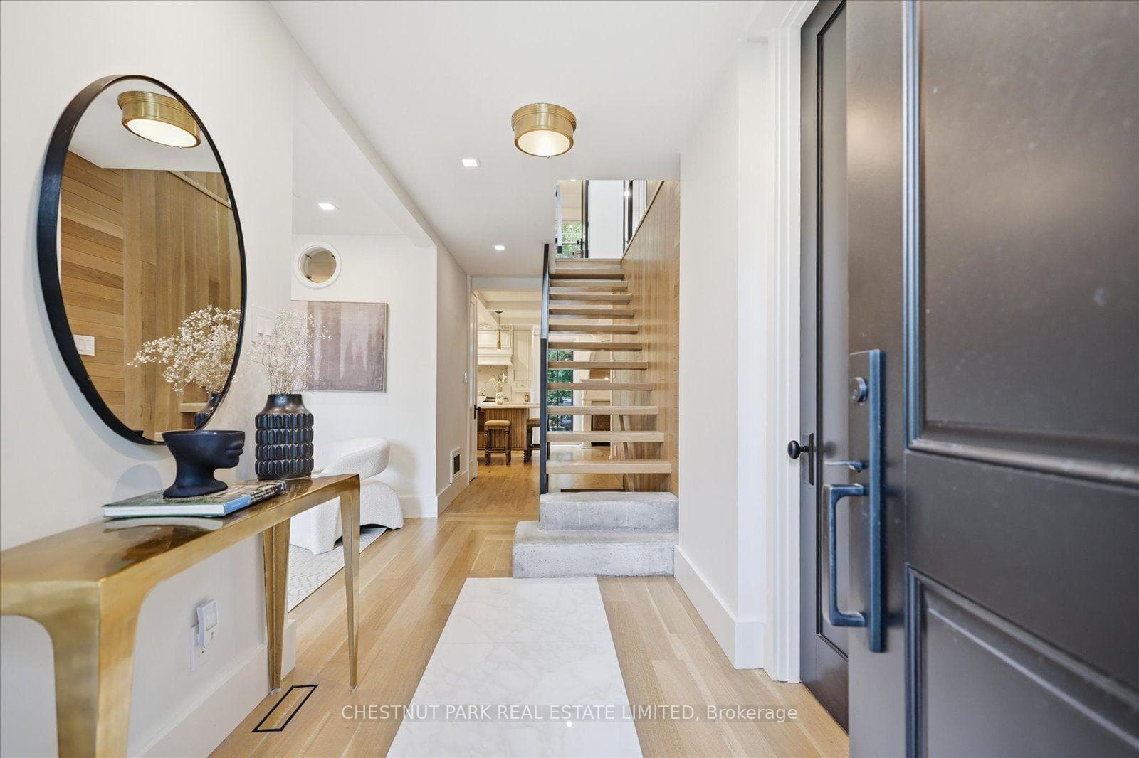 310 Bessborough Drive photo 4