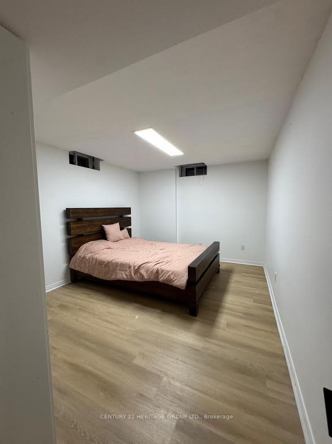 51 Rocksprings Avenue Unit Lower photo 2