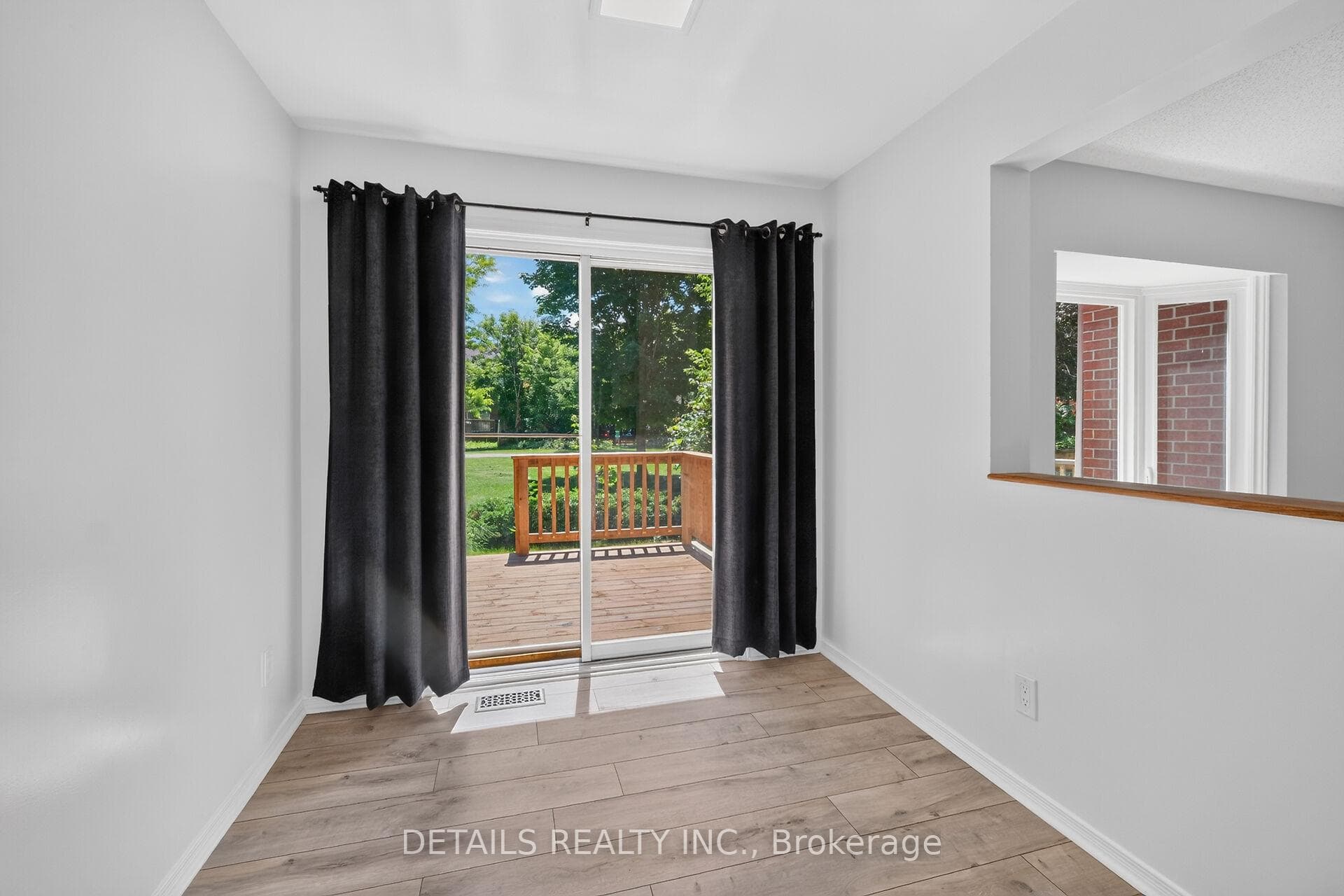 122 Ashpark Crescent photo 12