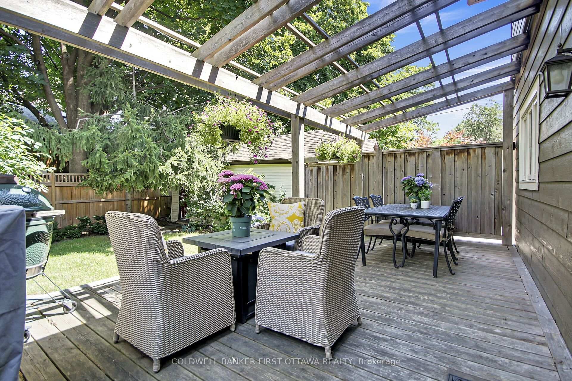 381 Huron Avenue photo 48