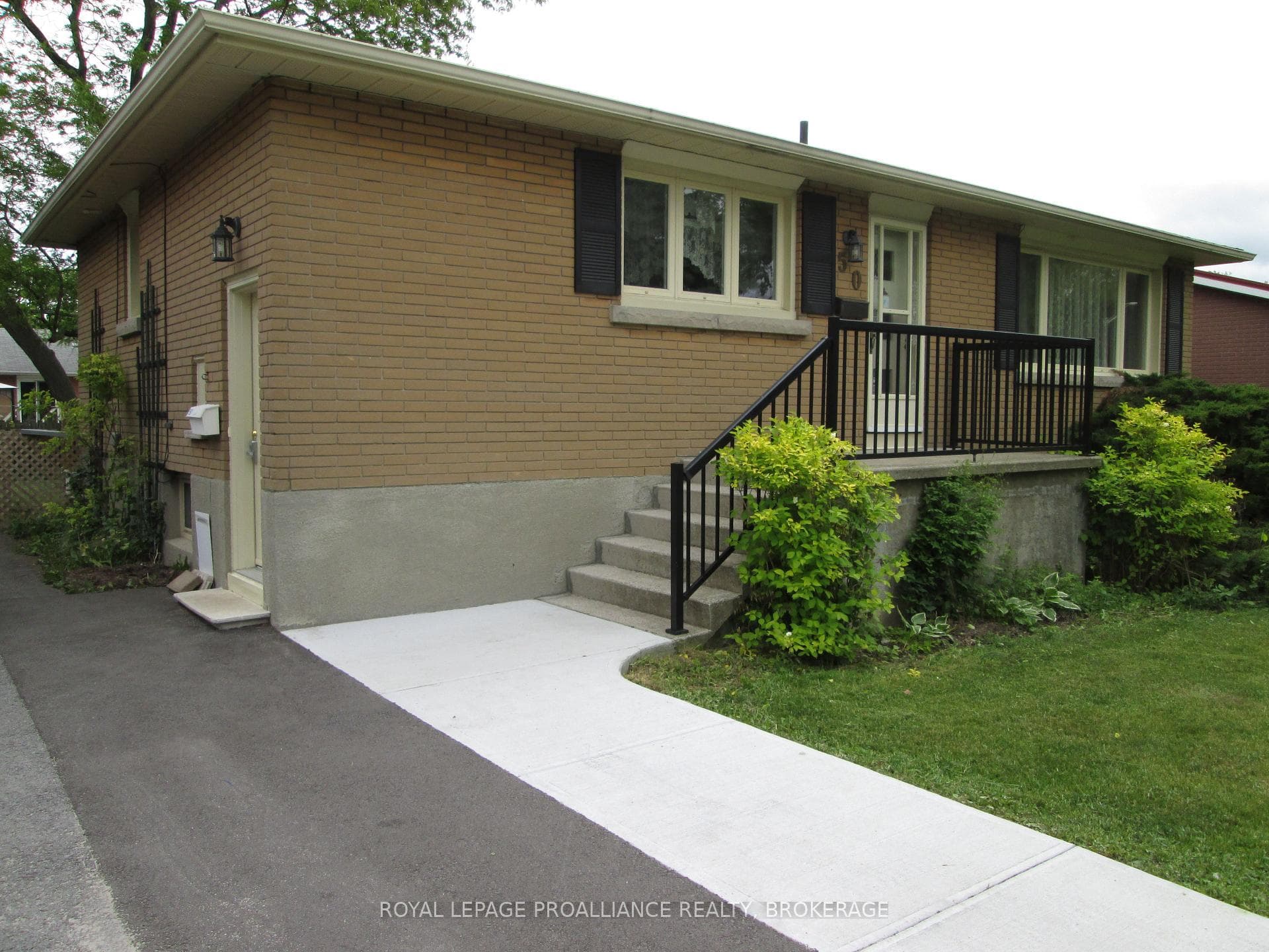 50 Campbell Crescent photo 2