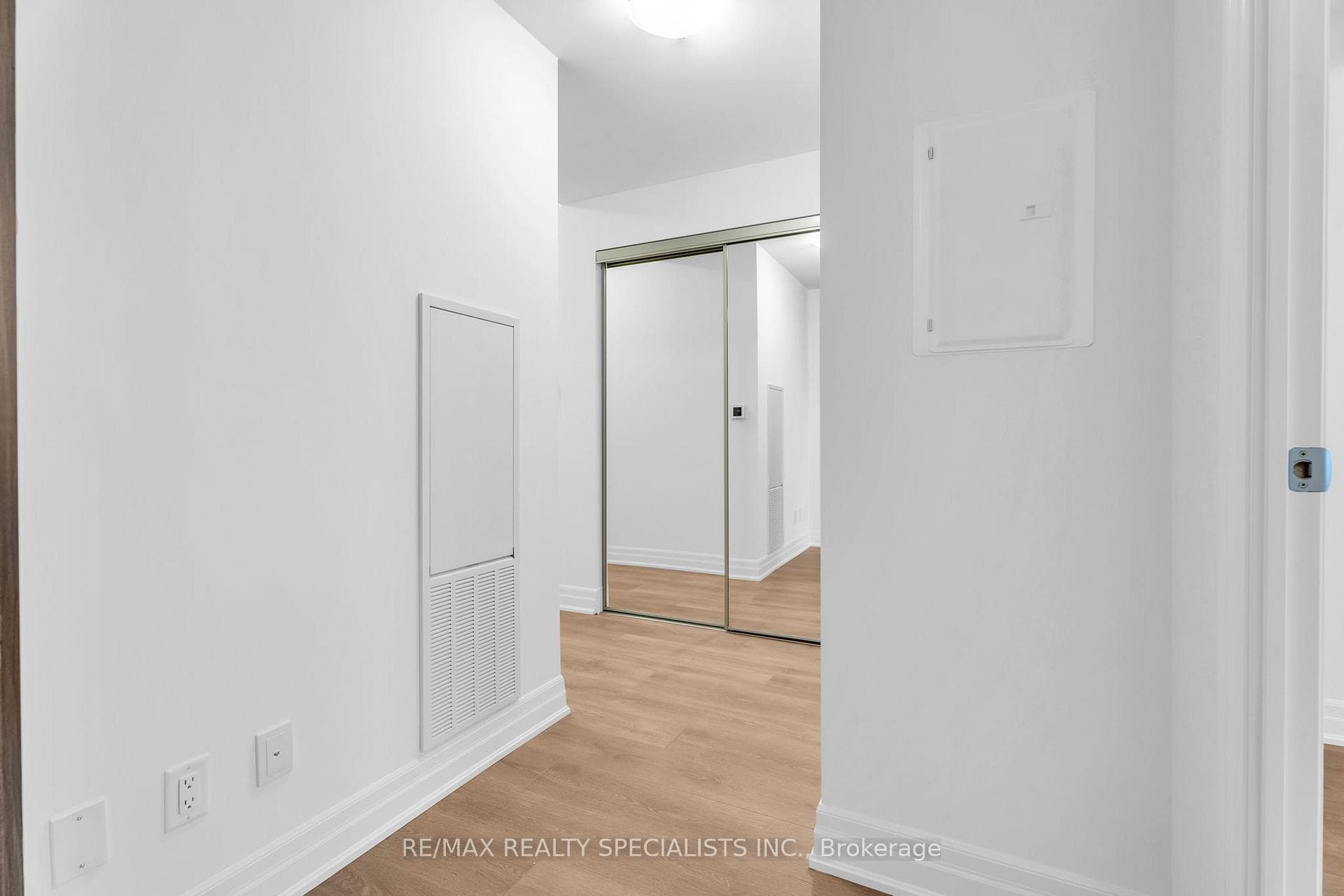 30 Elm Drive Unit 2804 photo 5