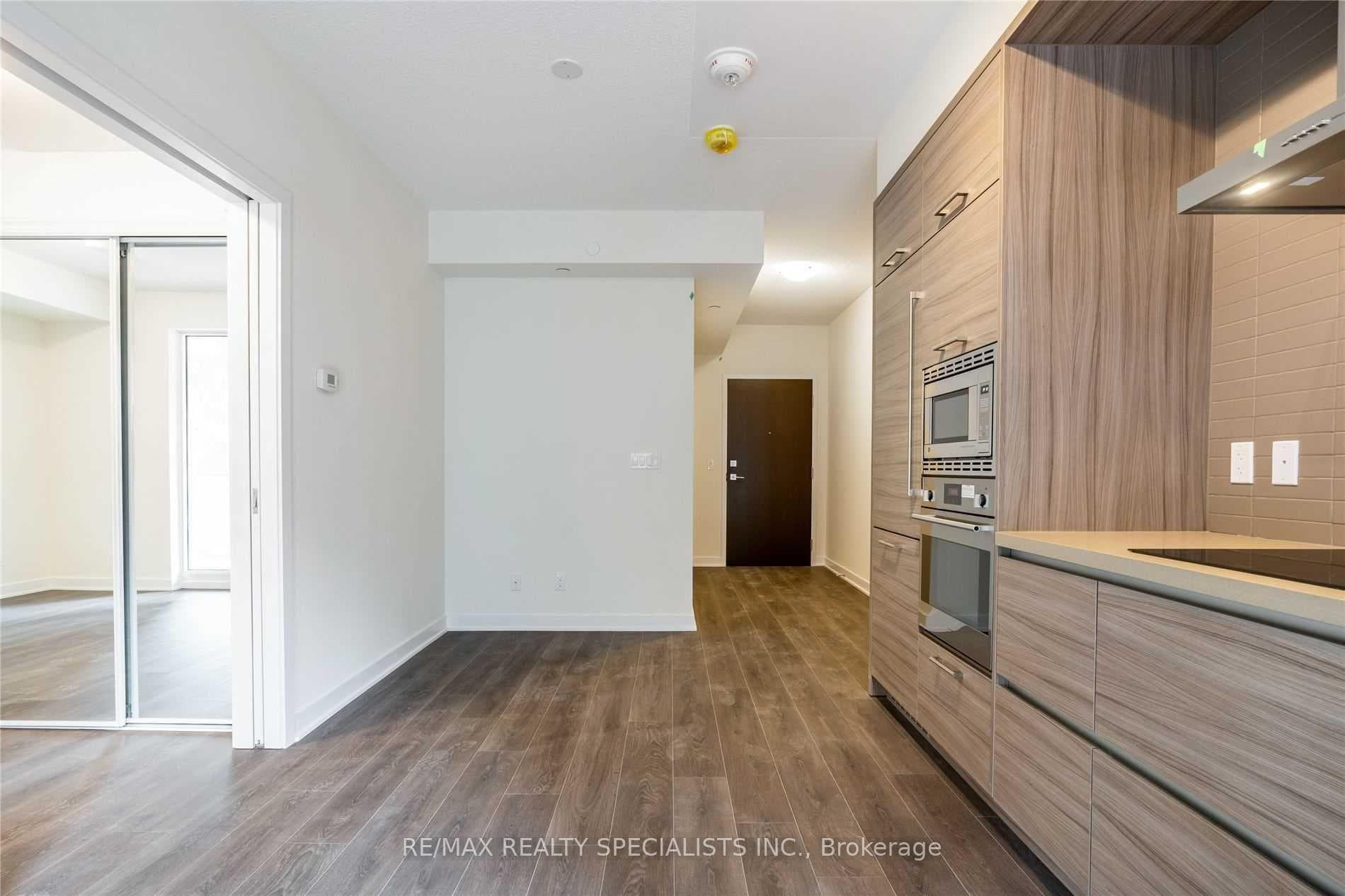 2221 Yonge Street Unit 306 photo 4