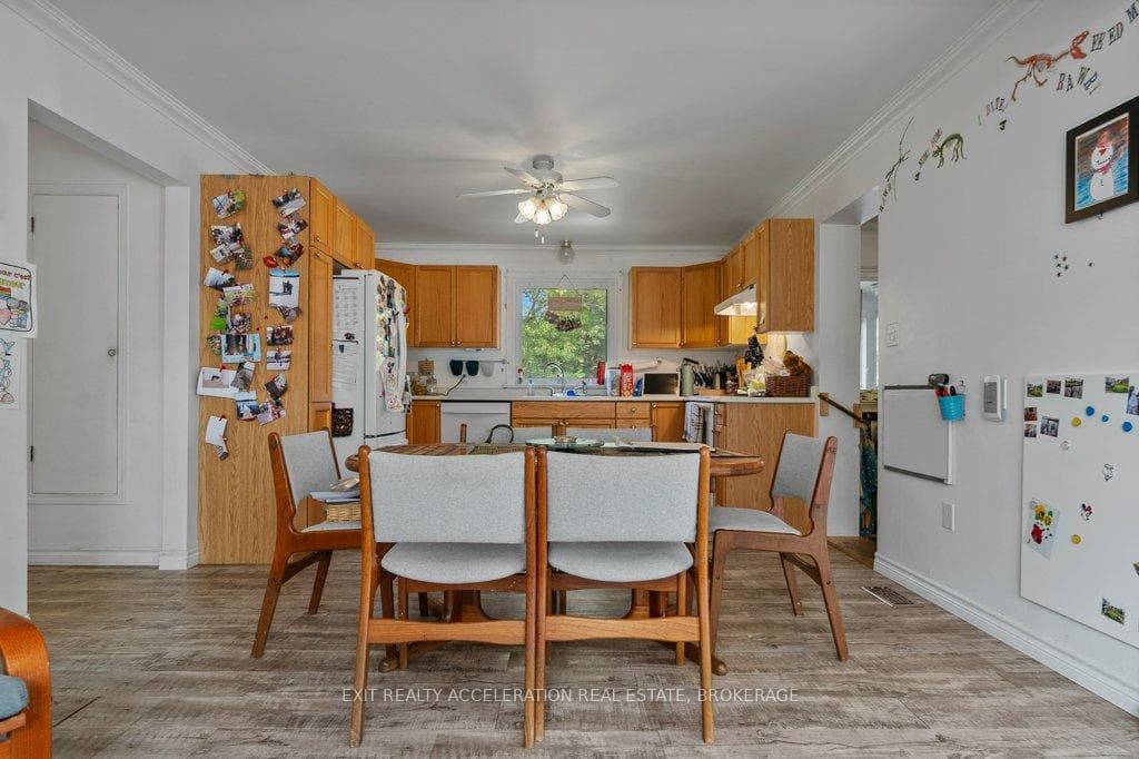 400 Dundas Street photo 8