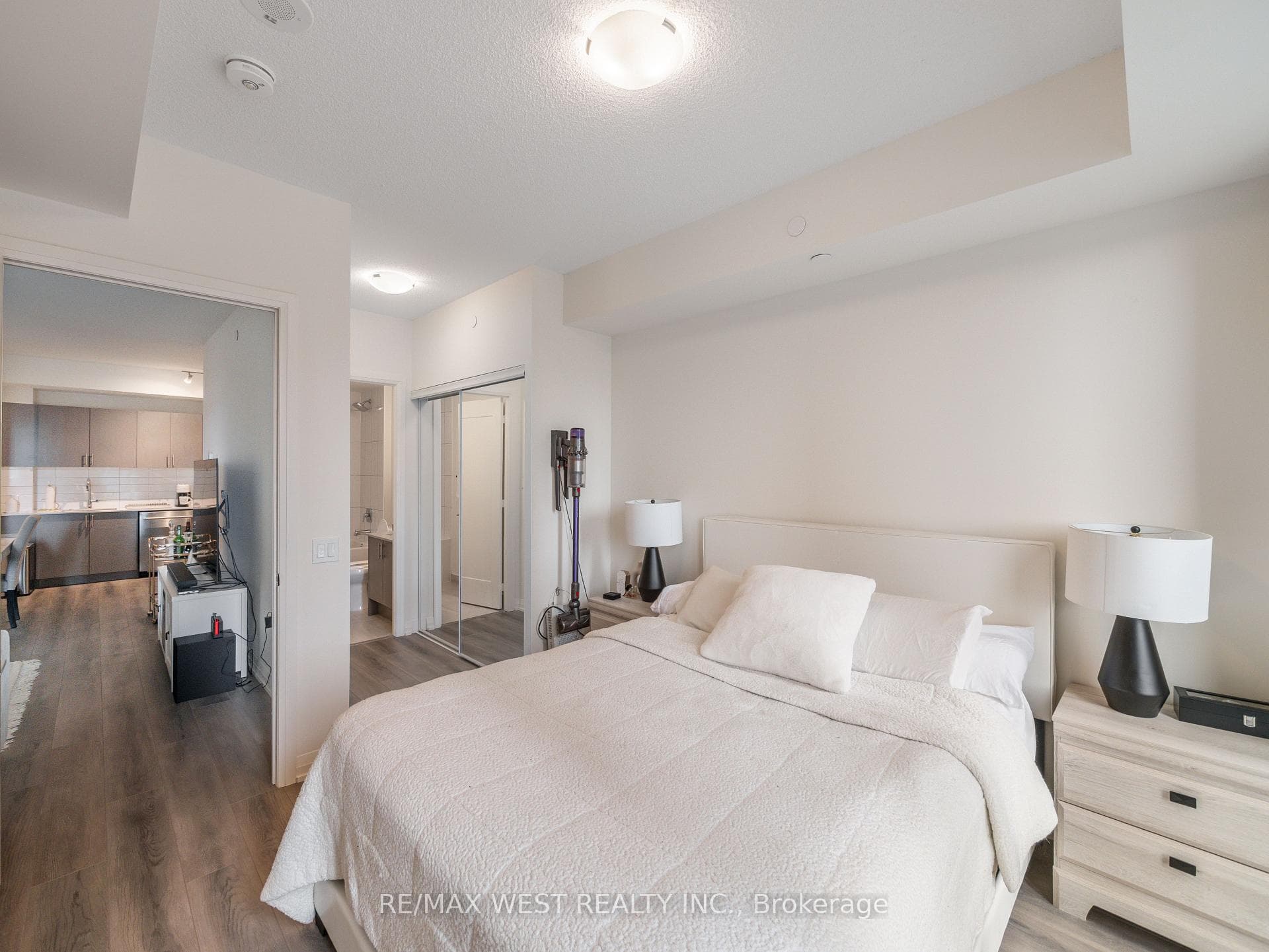 9000 Jane Street Unit 411 photo 12