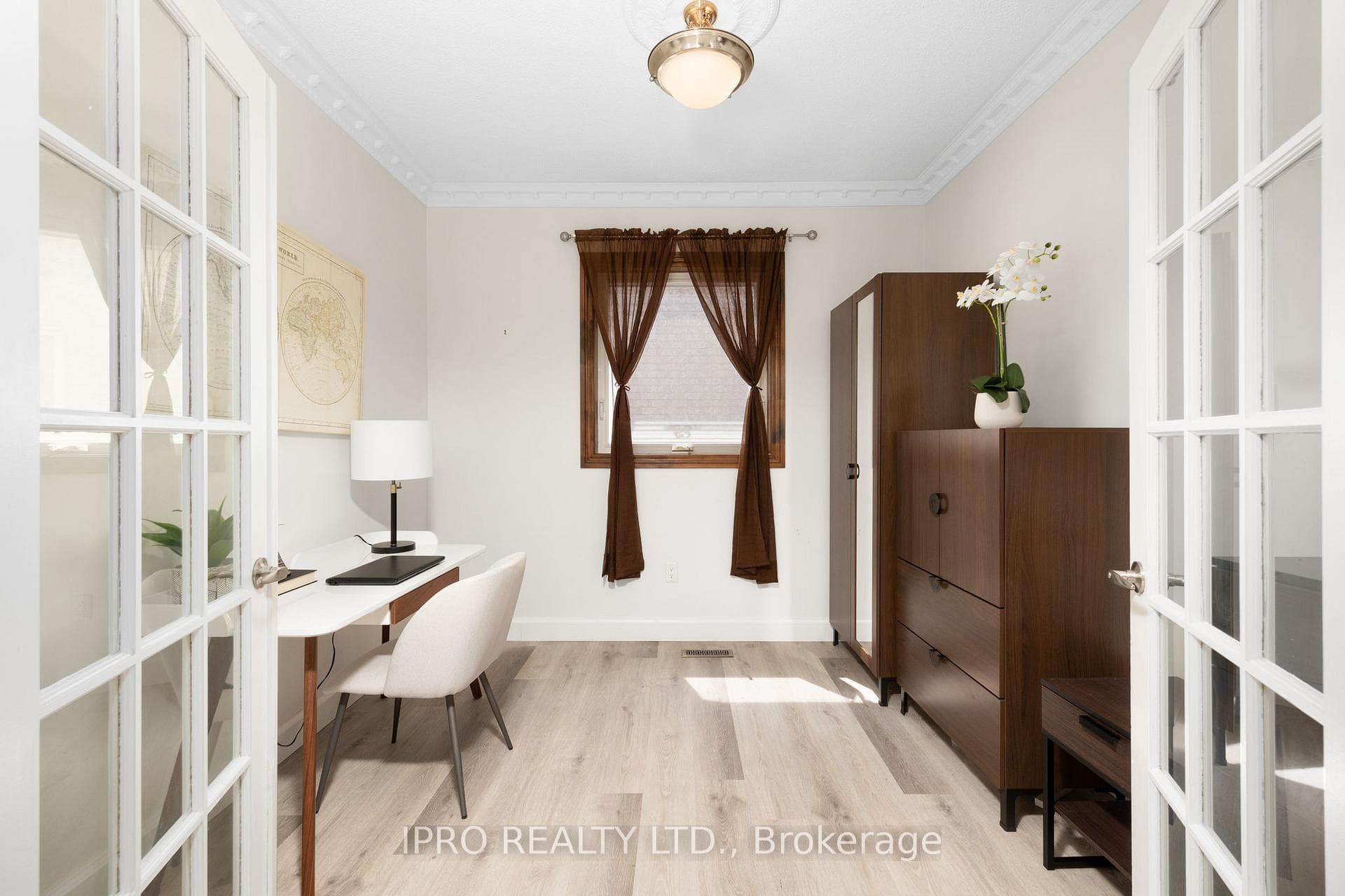1 Adamson Close photo 19