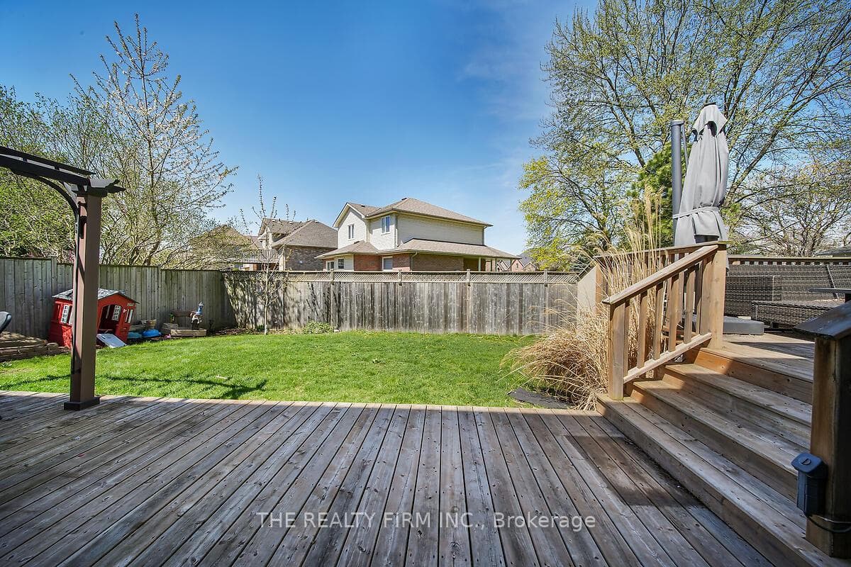 949 Farnham Place photo 37