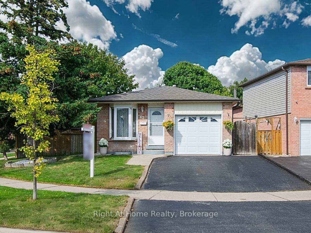 63 Martindale Crescent photo 1