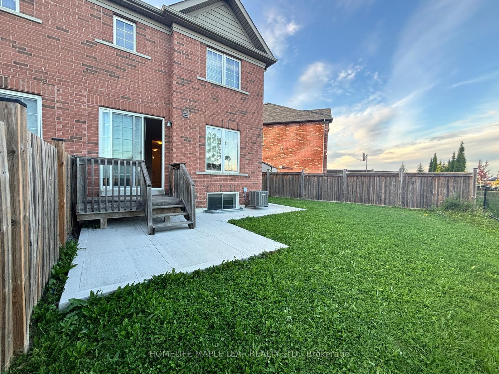 39 Sussexdale Drive photo 16