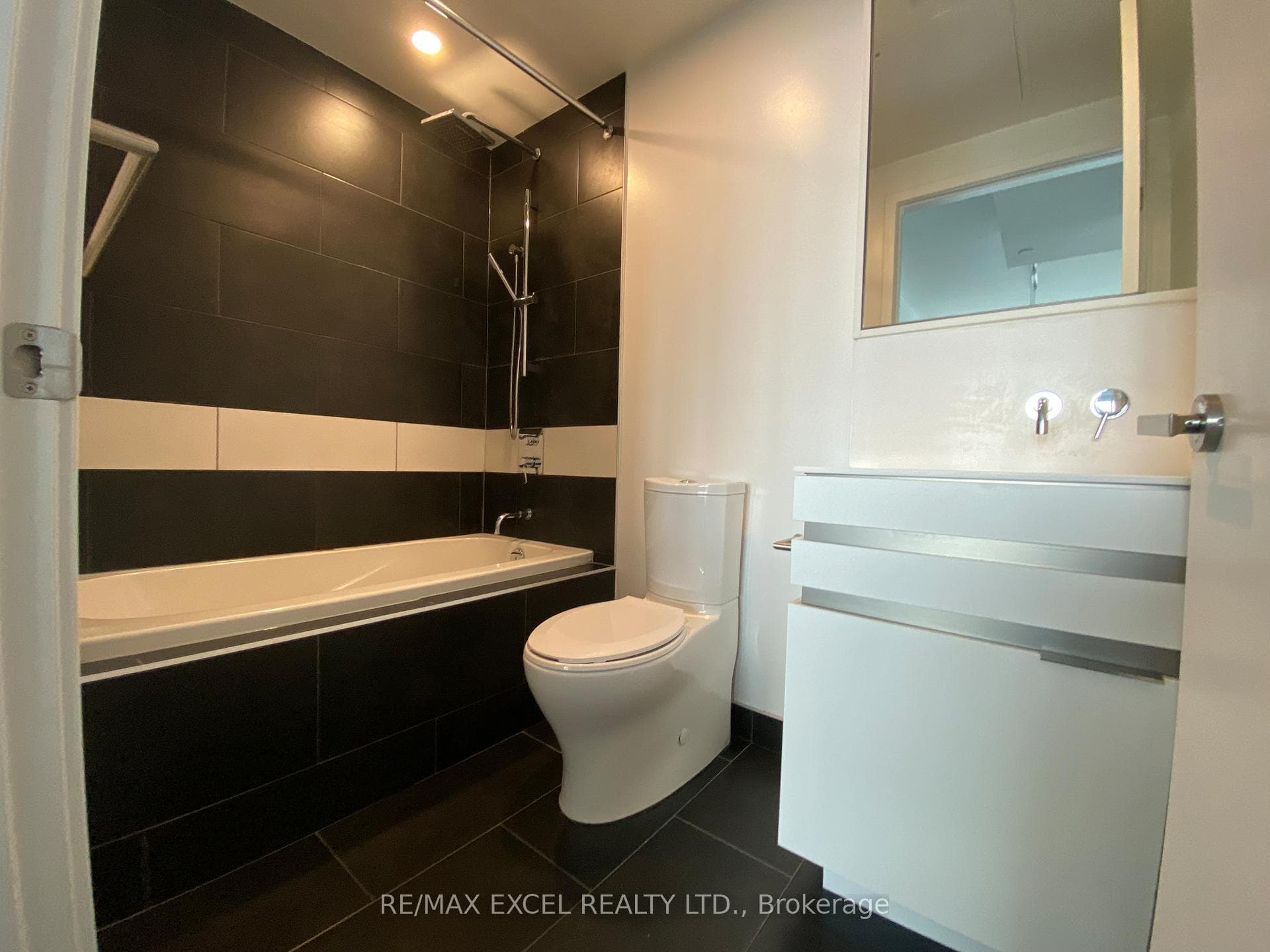 197 Yonge Street Unit 4406 photo 20