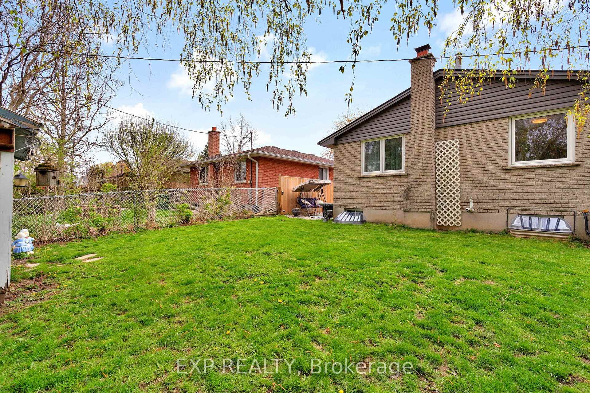 34 Taylor Crescent photo 44