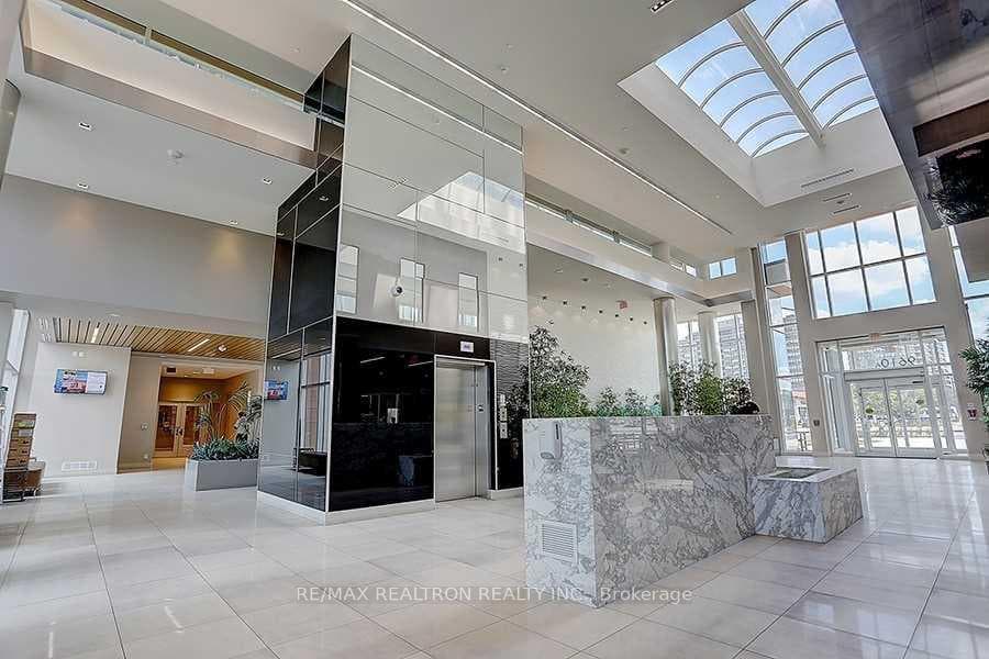9608 Yonge Street Unit 710A photo 23
