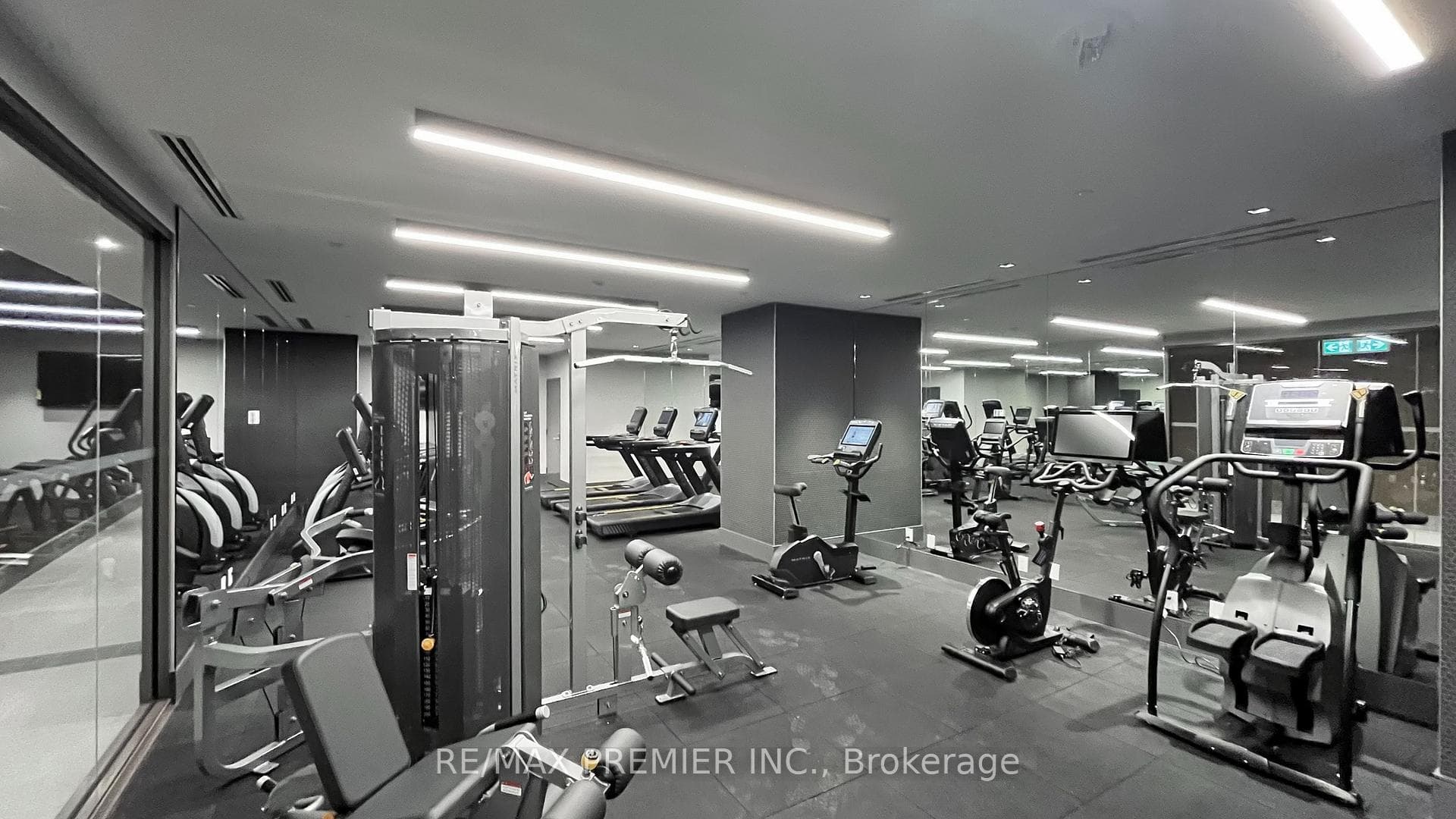 8 Widmer Street Unit 3711 photo 27