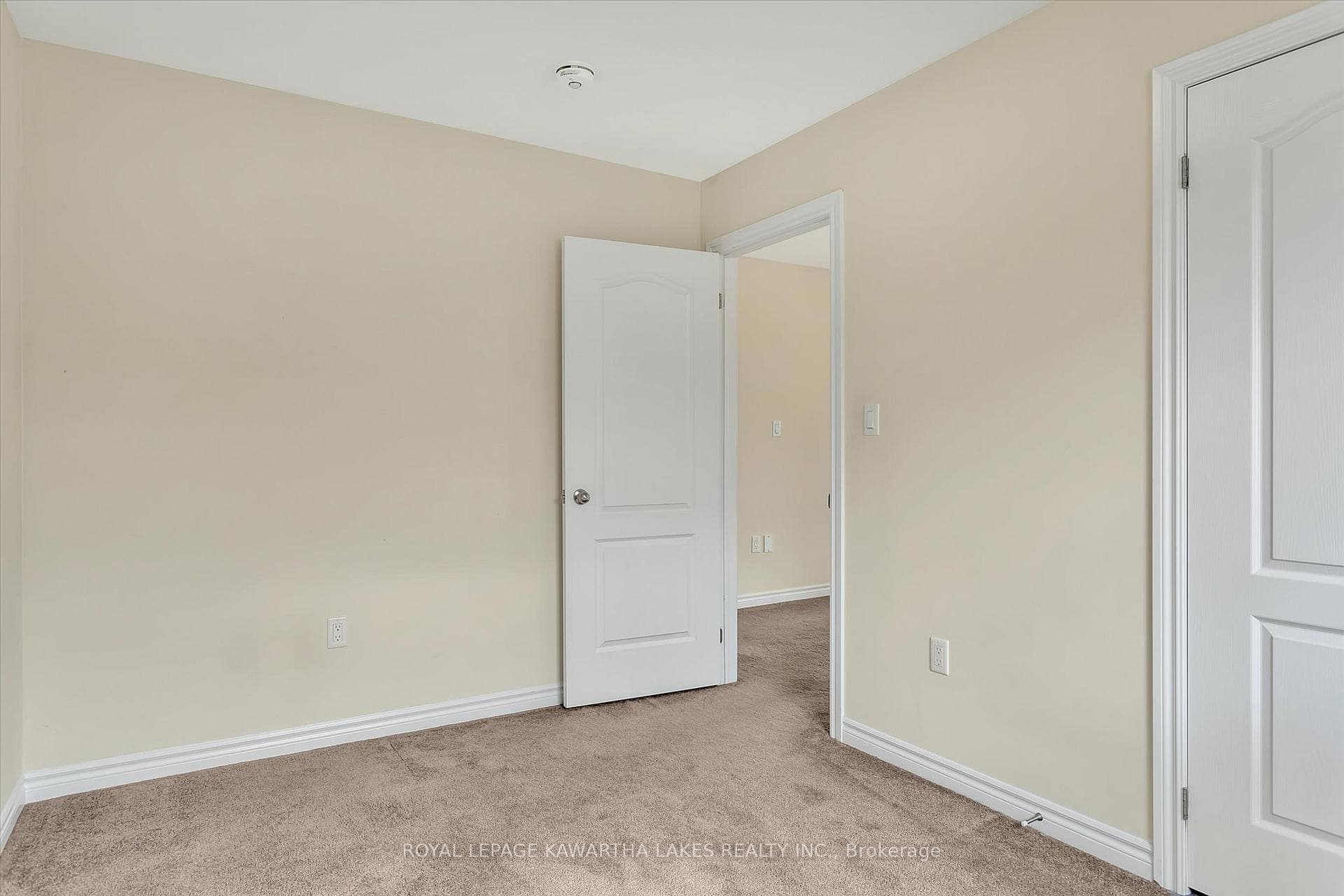50 Claxton Crescent photo 32