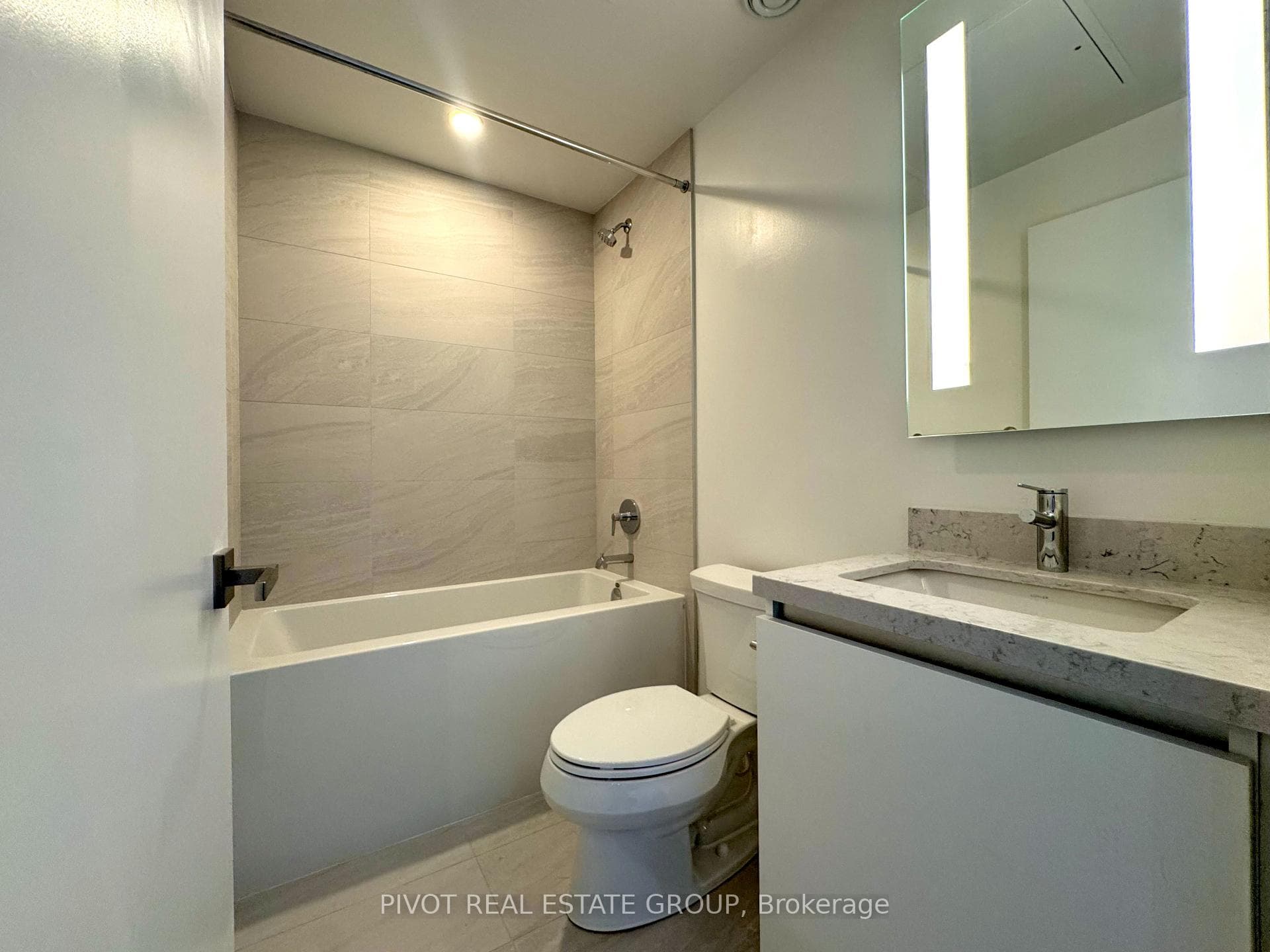 2 Erskine Road Unit 3705 photo 4