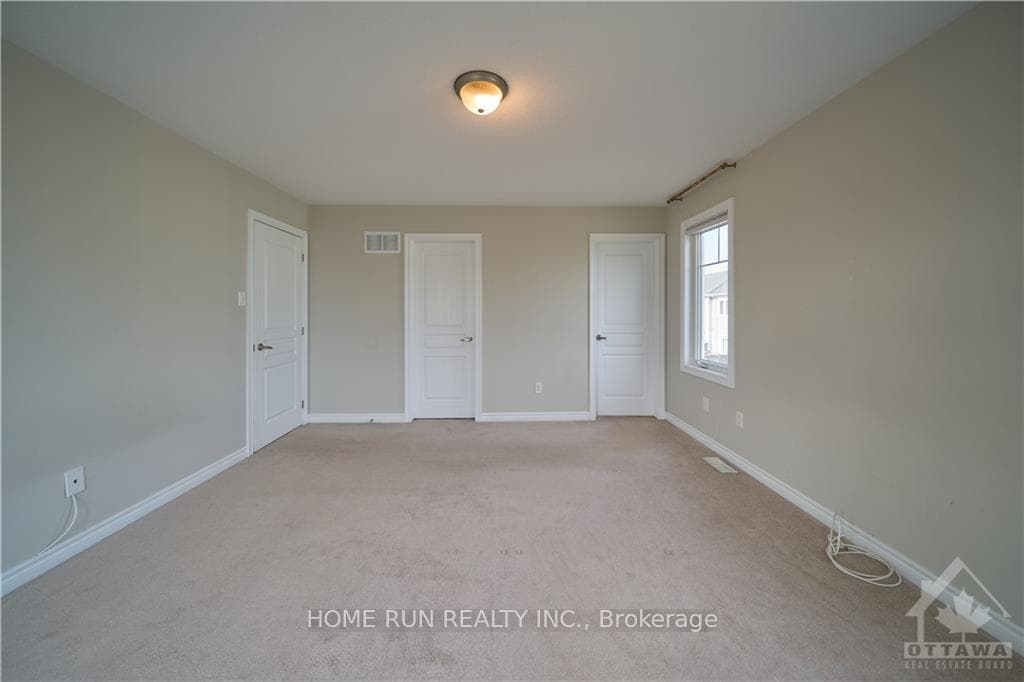 436 MEADOWHAWK Crescent photo 23
