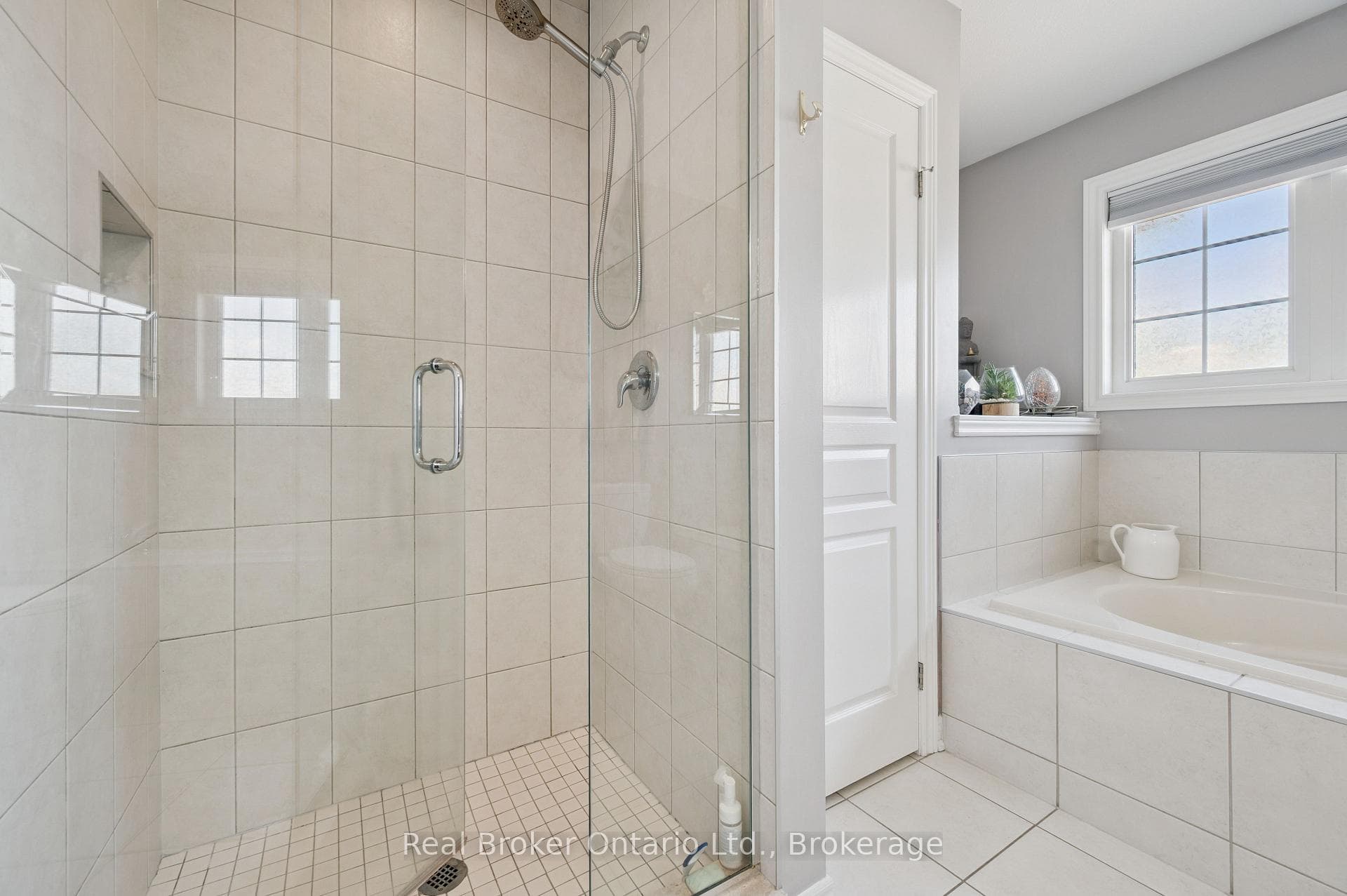 4 Kropf Drive photo 32
