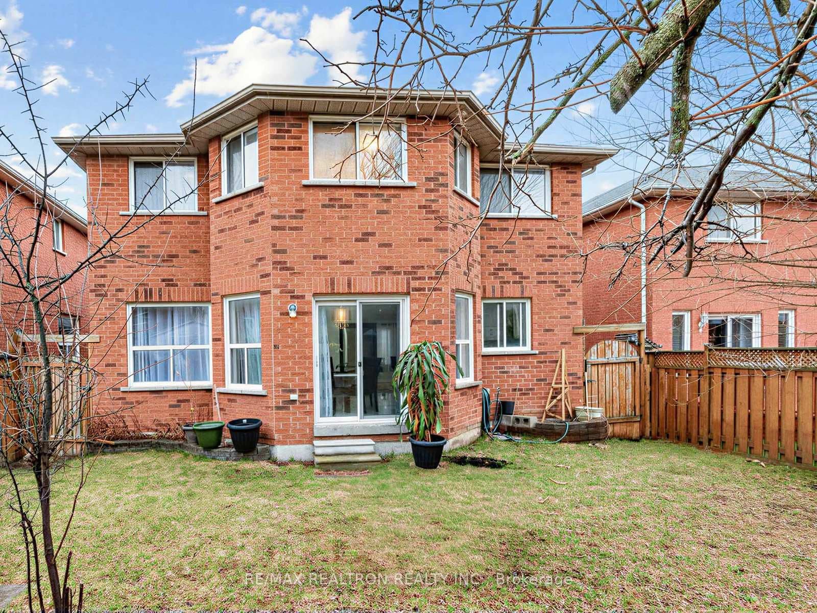 52 Loon Avenue photo 29