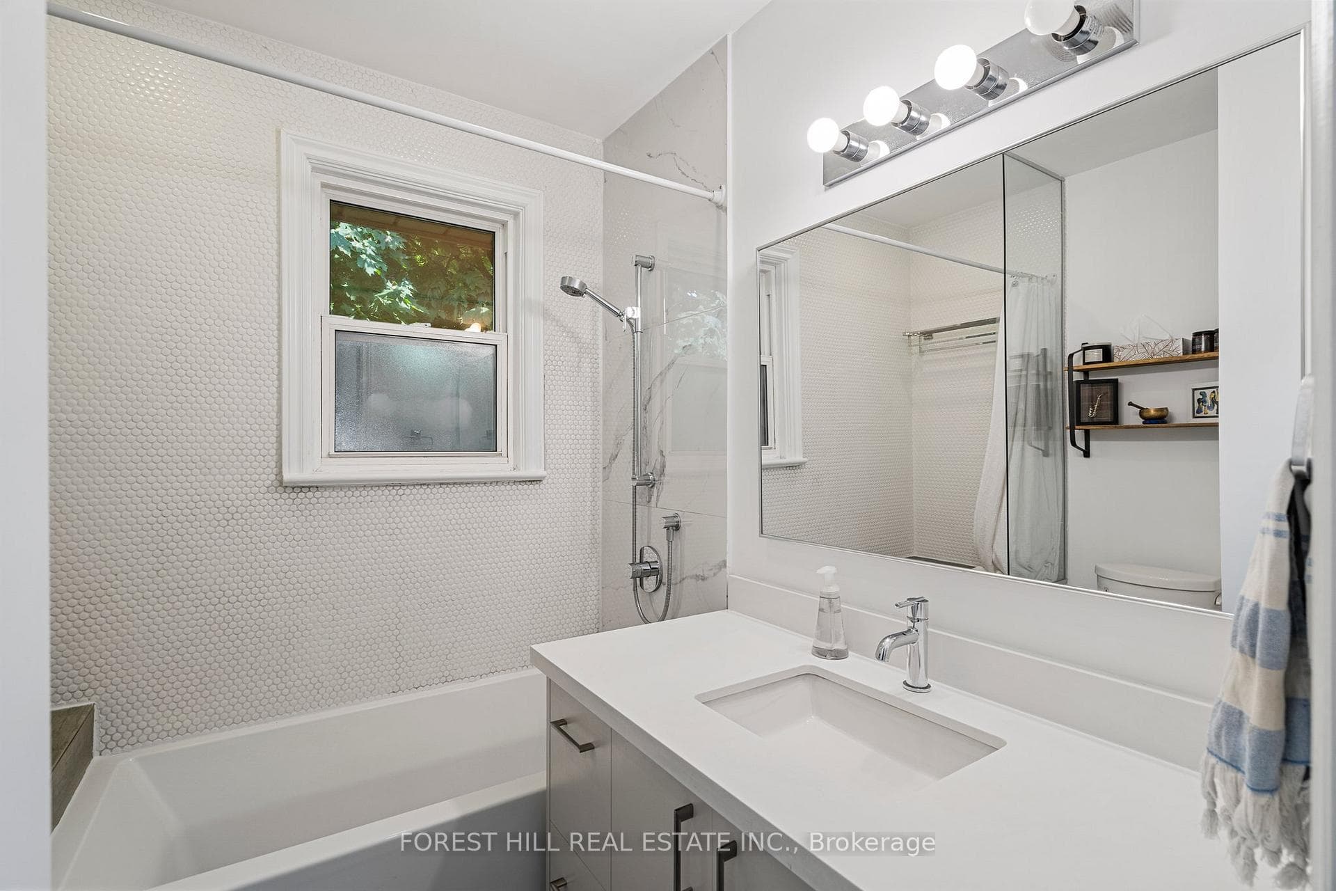 242 Lucas Street photo 23