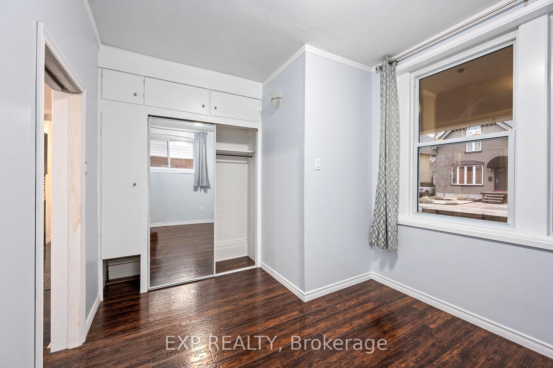 1 ERIE Avenue photo 6