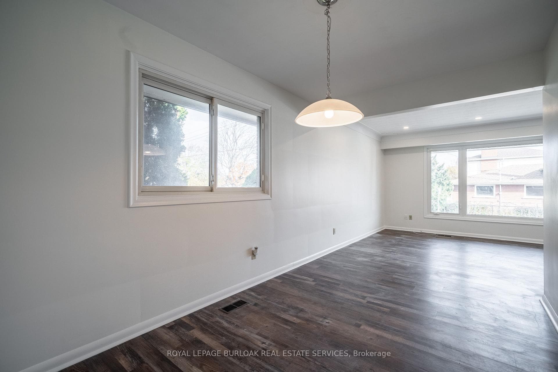 4 STARLIGHT Court Unit Upper photo 9
