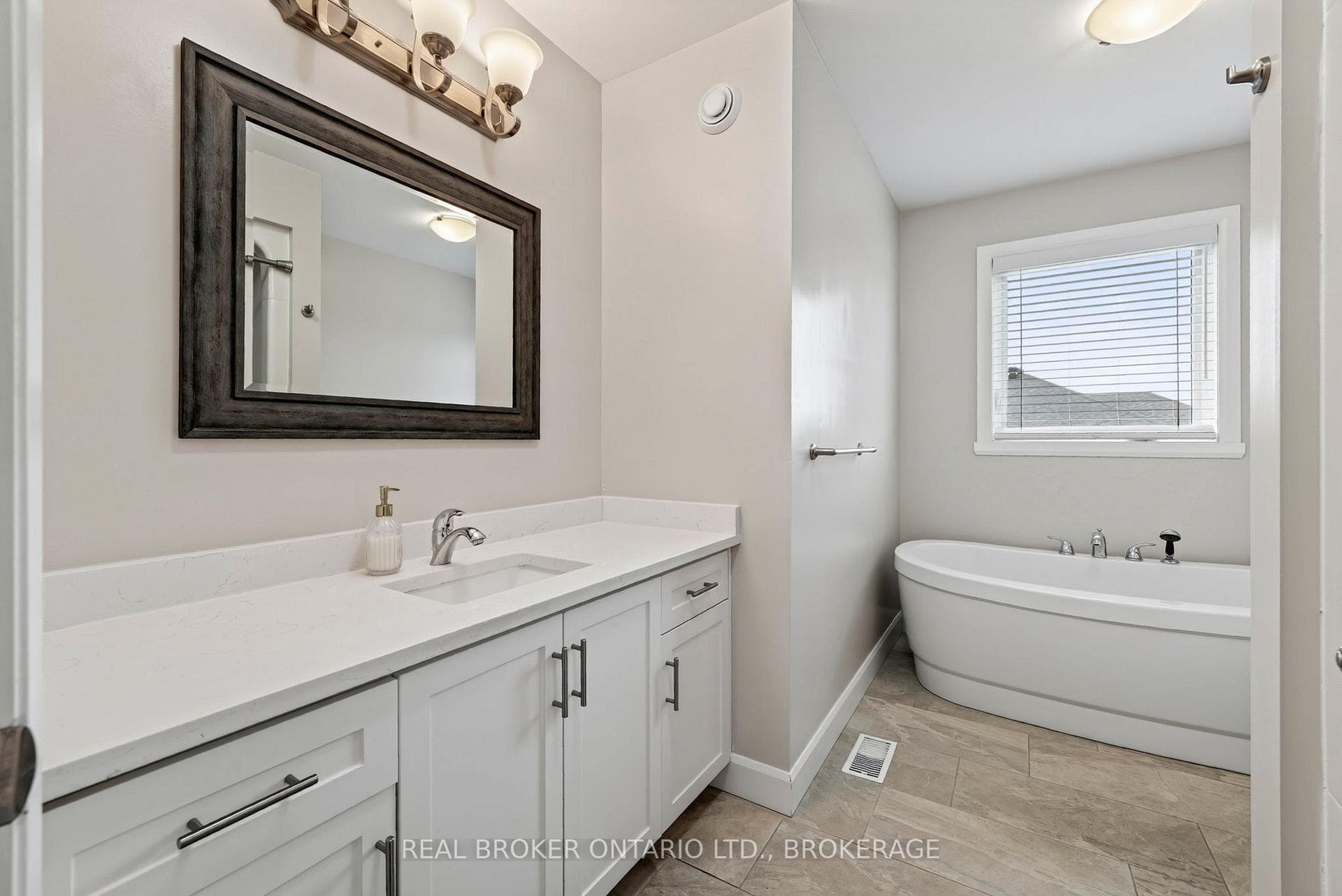 2199 Burke Avenue photo 17