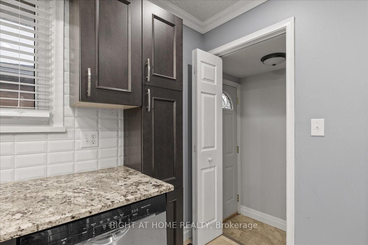 Kitchen/side door