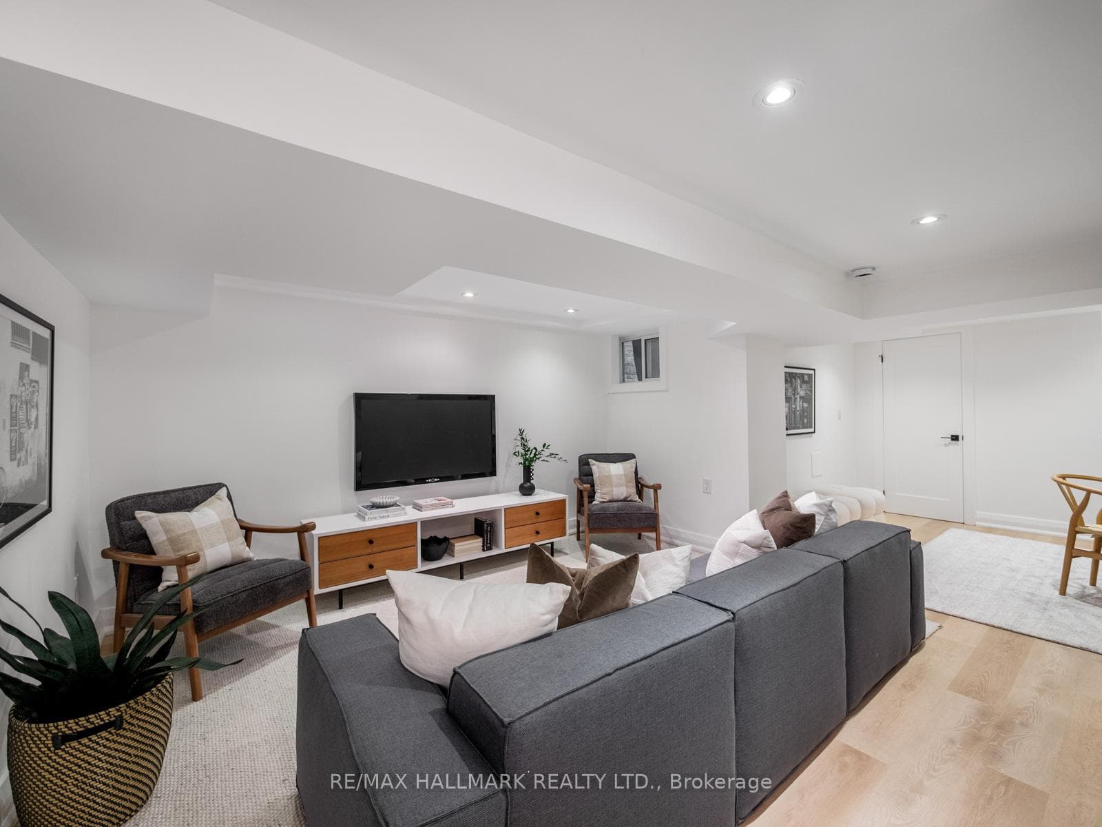 16 Bain Avenue photo 36