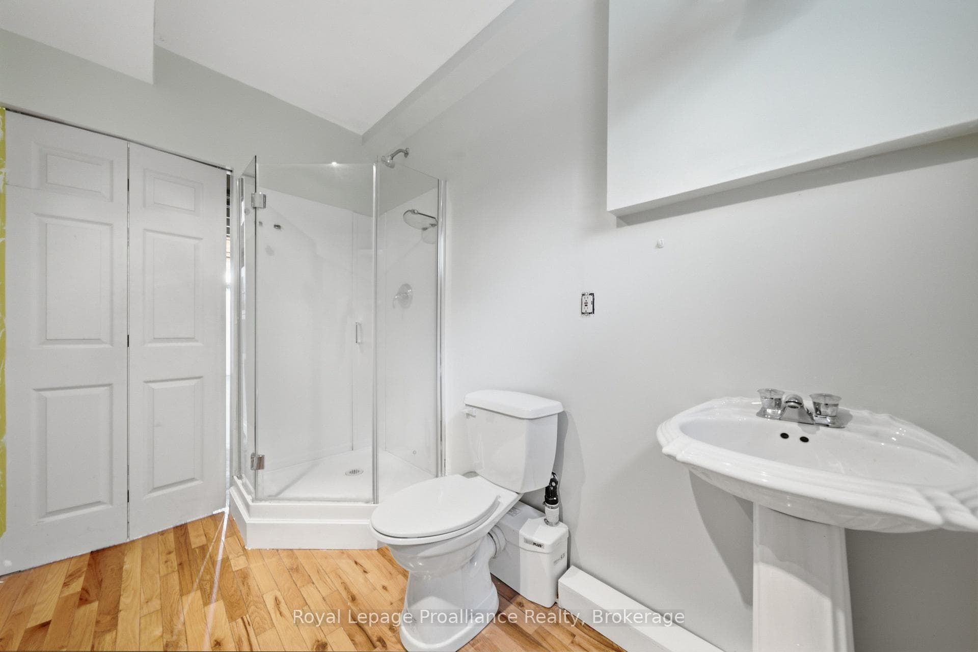 156 Pinehill Crescent photo 33