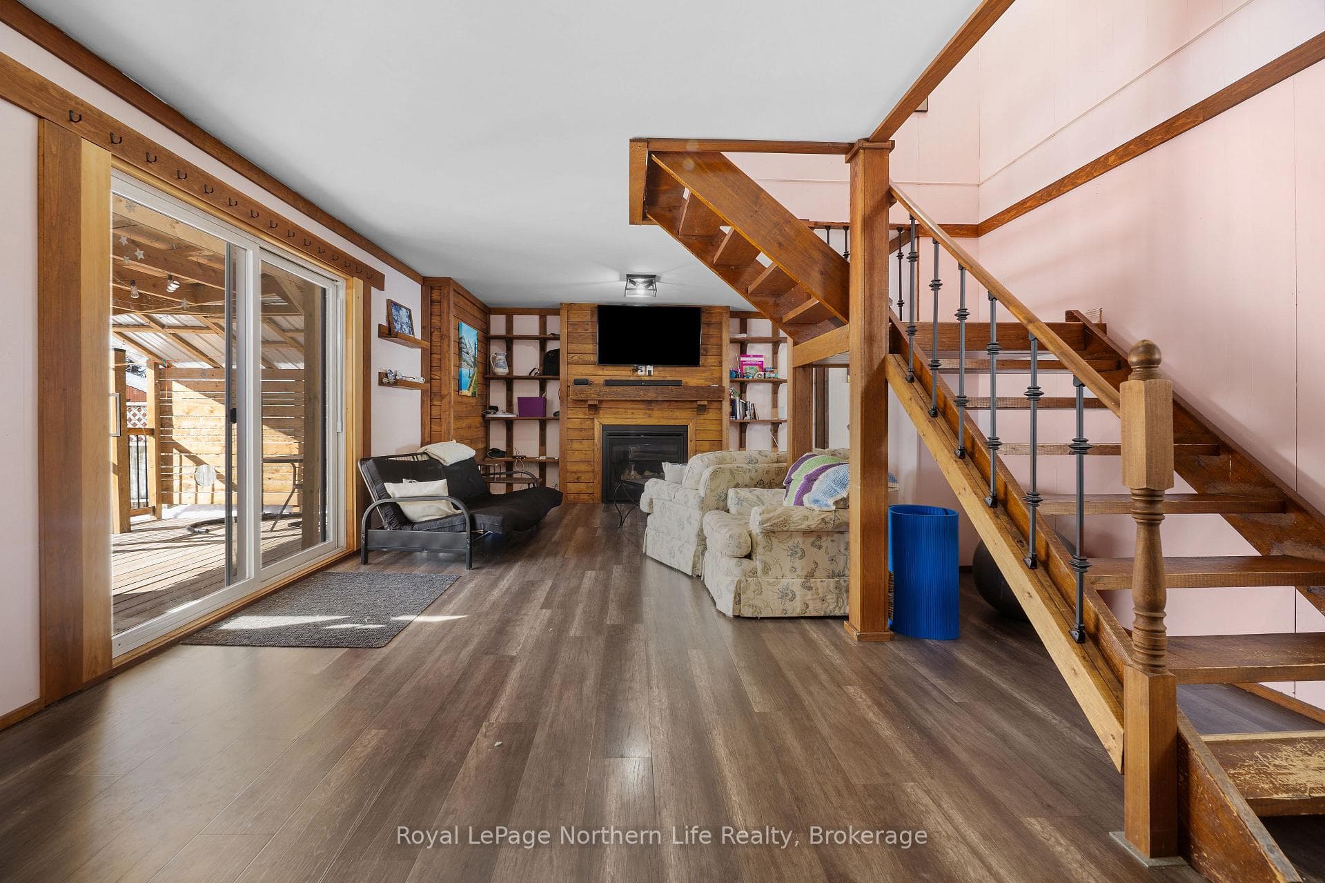 455 Angus Street photo 8
