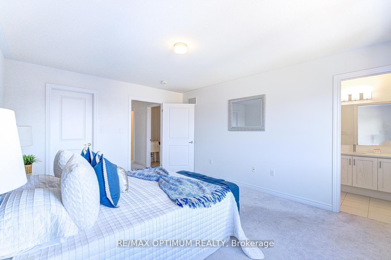 137 Fenchurch Manor photo 23