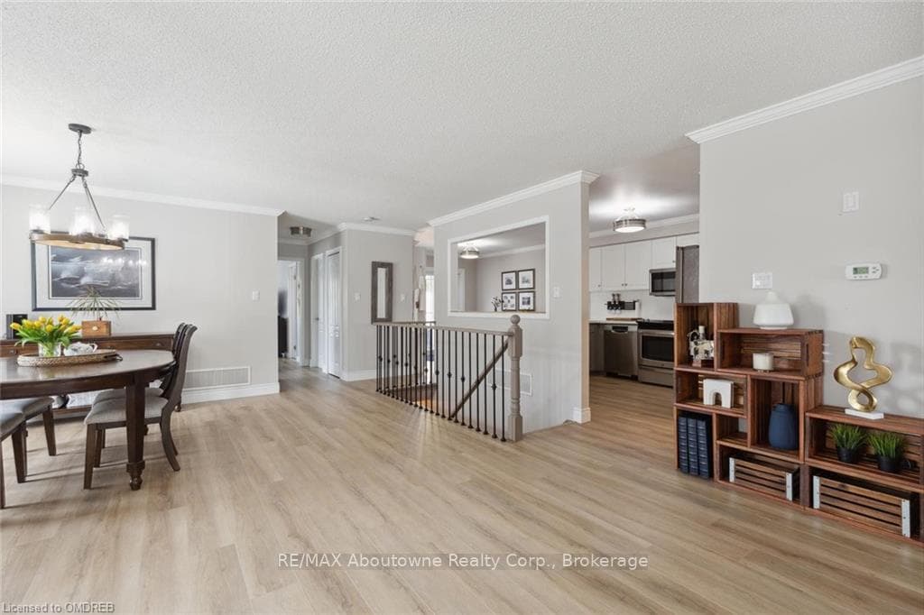 2299 KINGFISHER Court photo 6