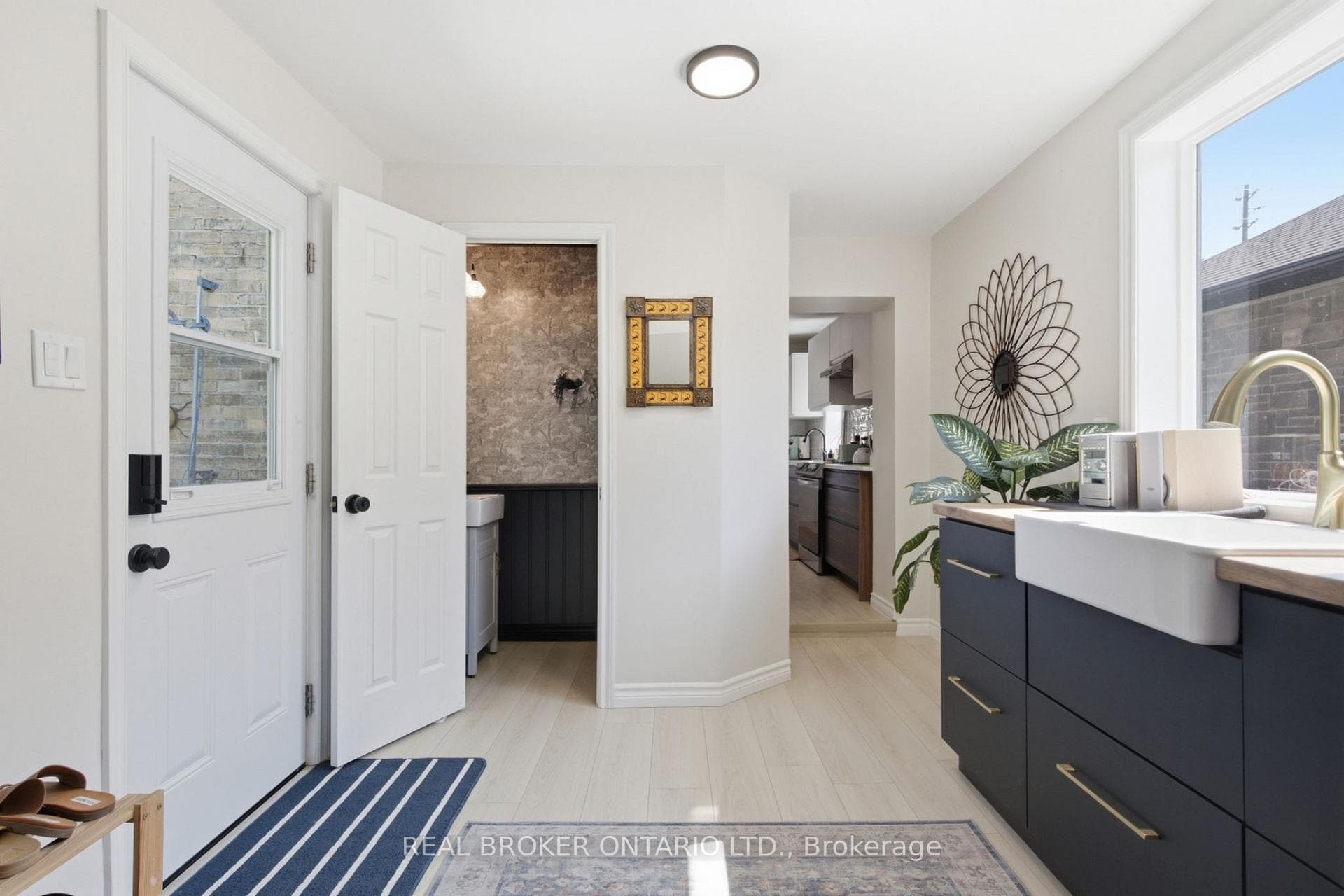 520 Elma Street photo 22
